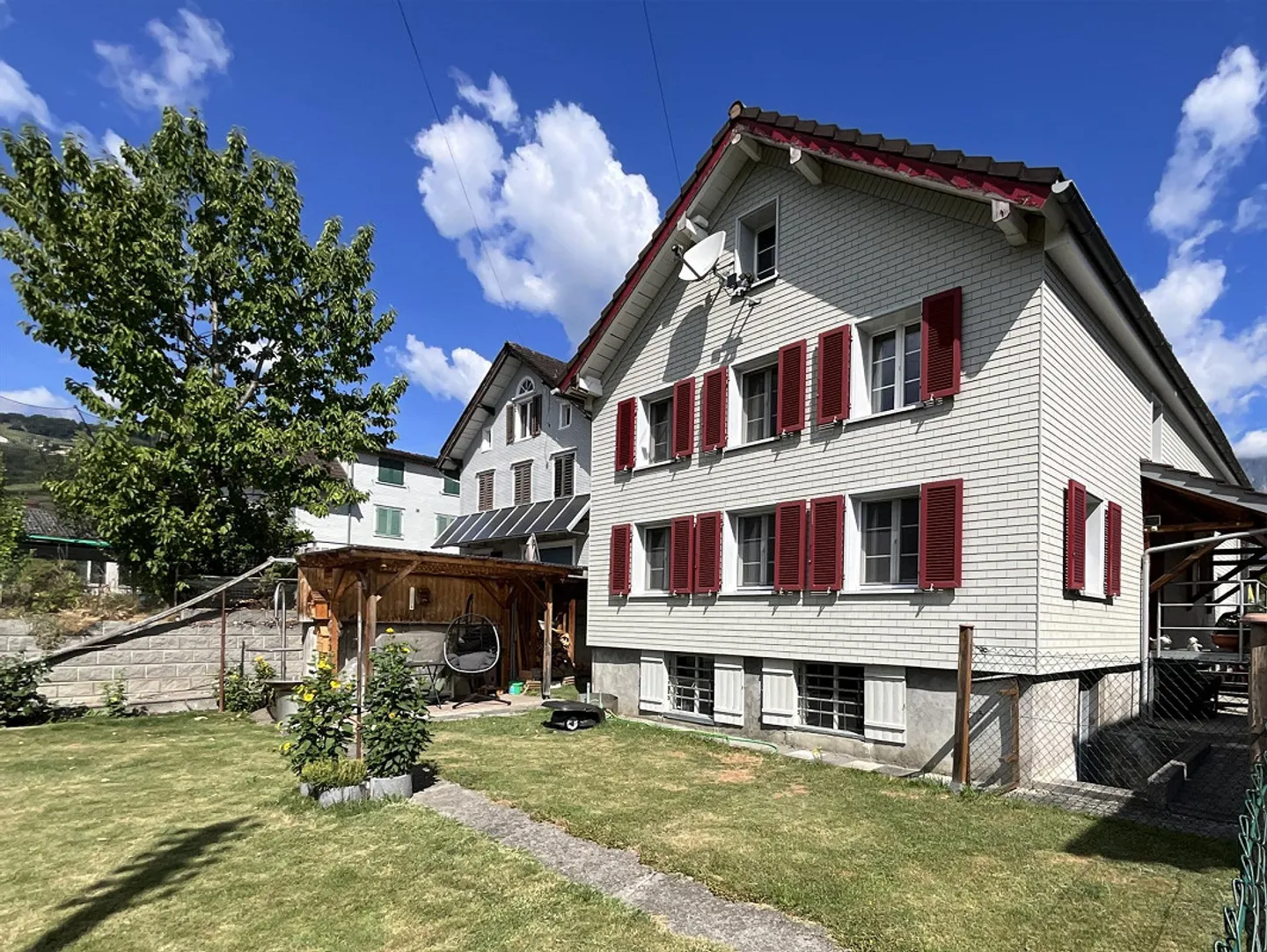 Charmantes Holzhaus mit Geschichte, Garten und viel Potenzial - Foto 1 von 8