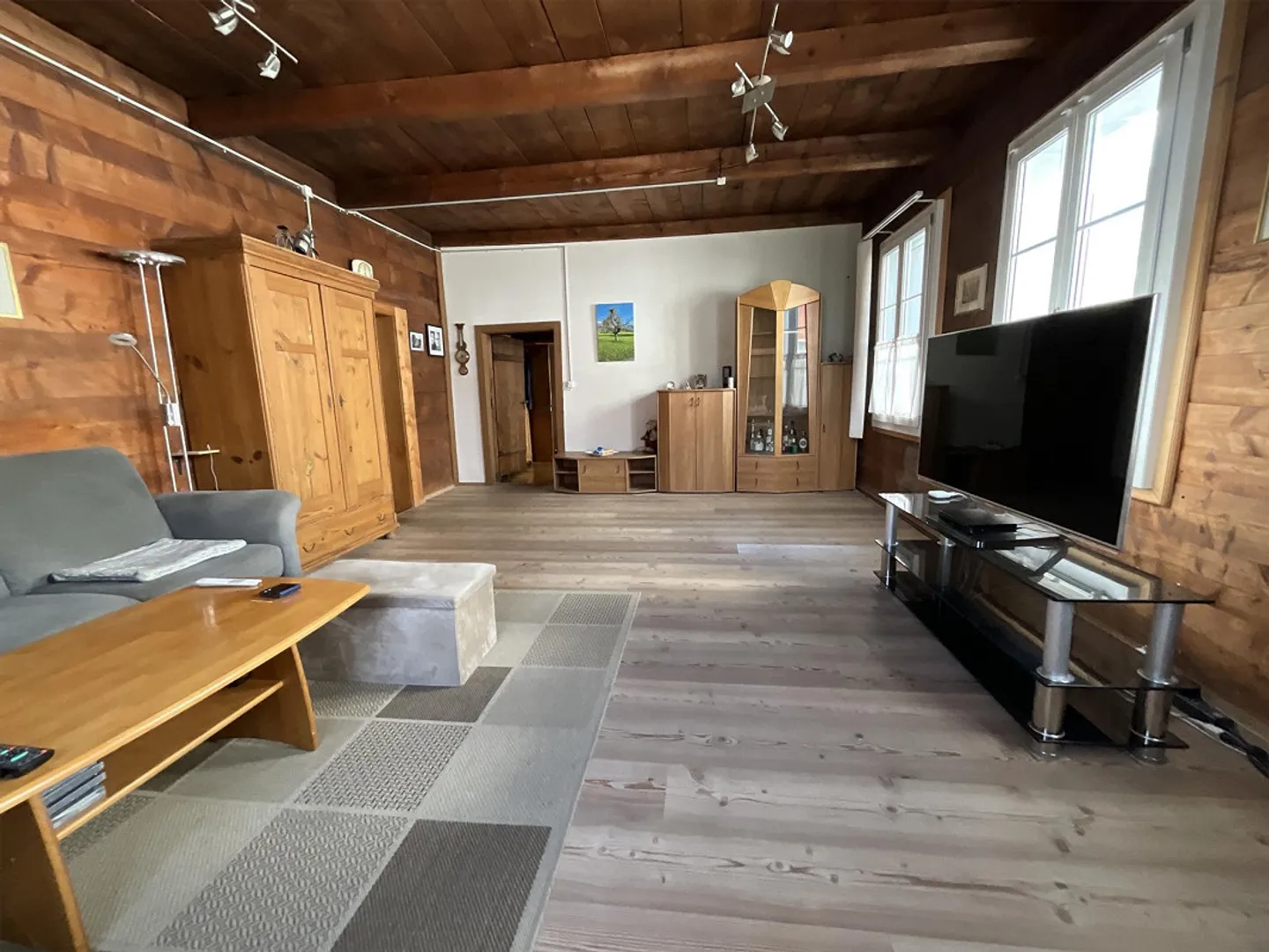 Charmantes Holzhaus mit Geschichte, Garten und viel Potenzial - Foto 2 von 8