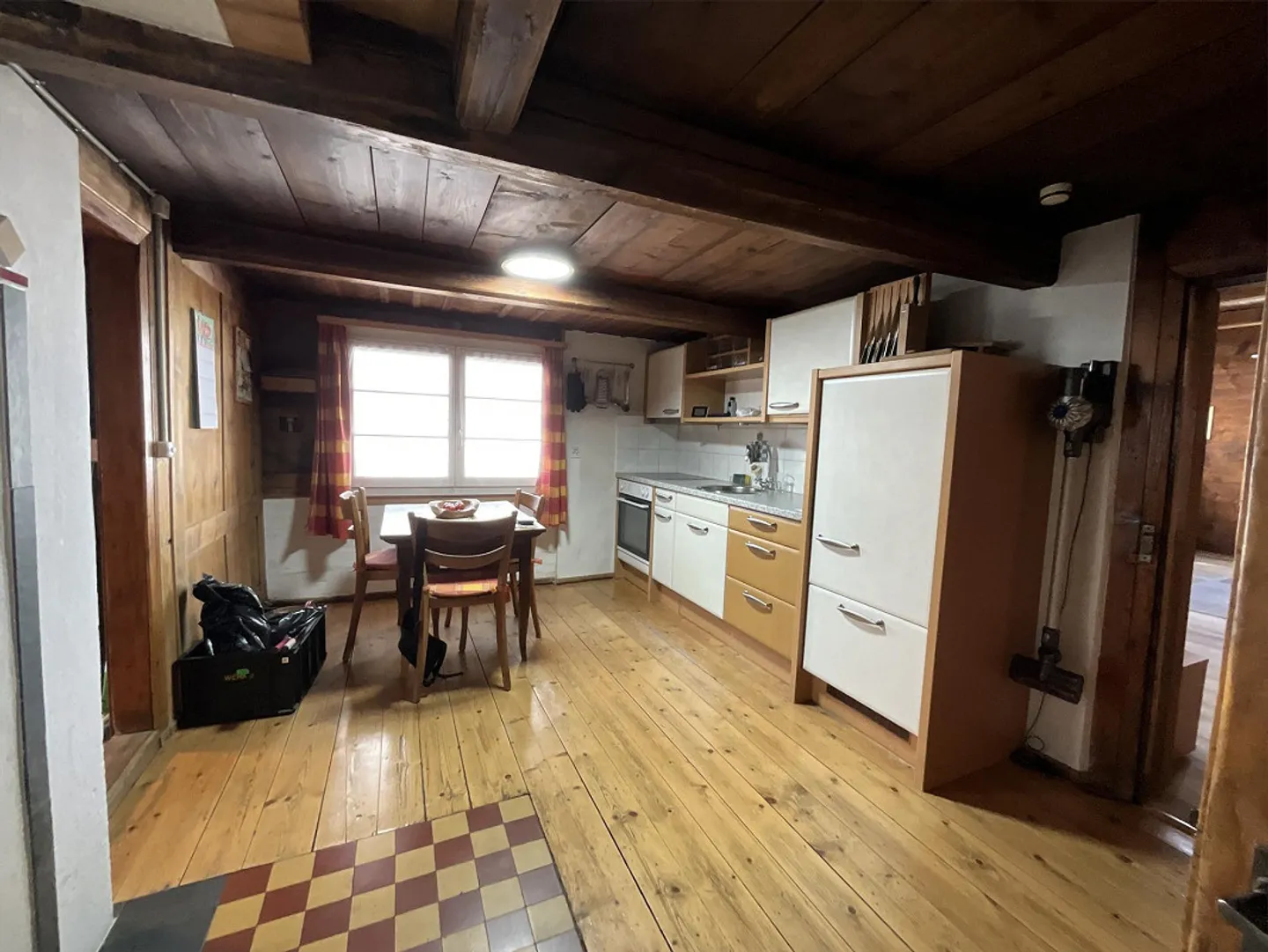 Charmantes Holzhaus mit Geschichte, Garten und viel Potenzial - Foto 3 von 8