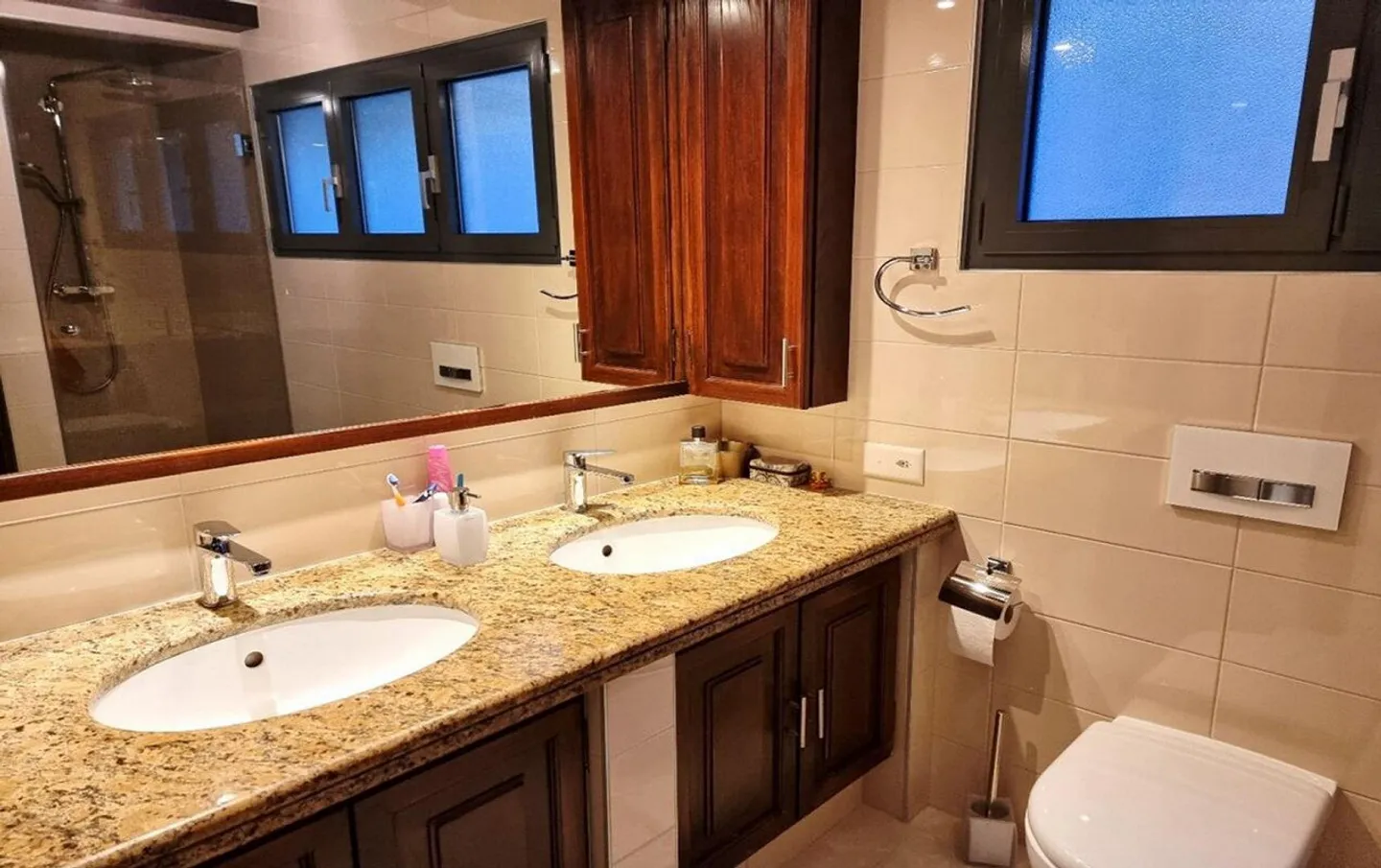 4½-Zimmer-Wohnung mit beheizter Veranda, Pool und schönen Ausblicken - Foto 4 von 9