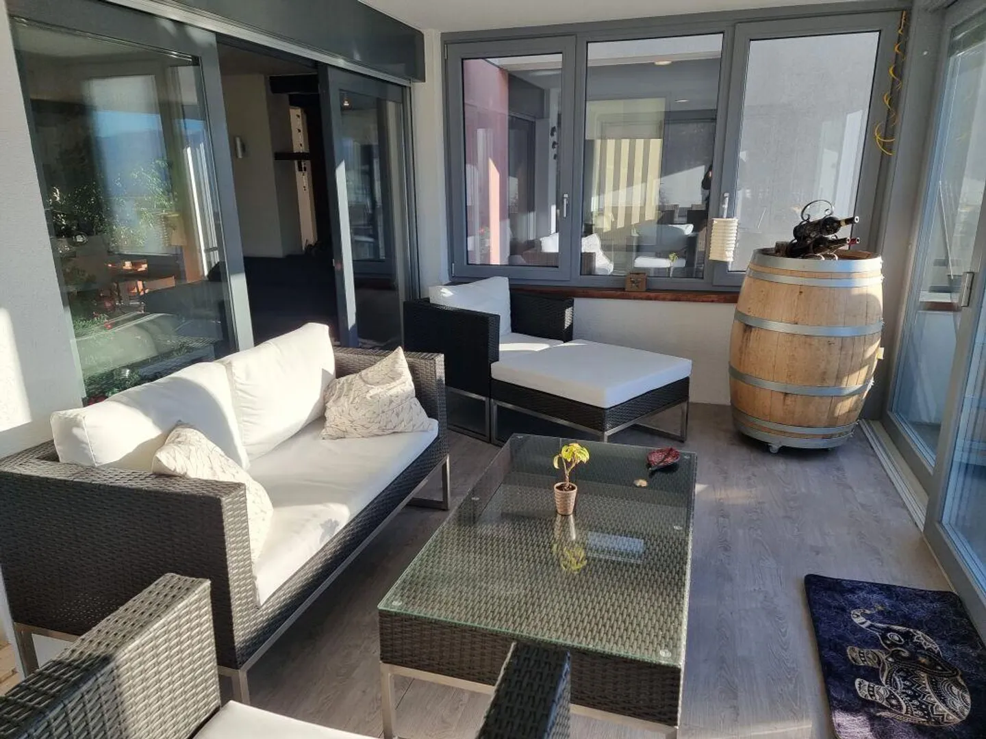 4½-Zimmer-Wohnung mit beheizter Veranda, Pool und schönen Ausblicken - Foto 6 von 9