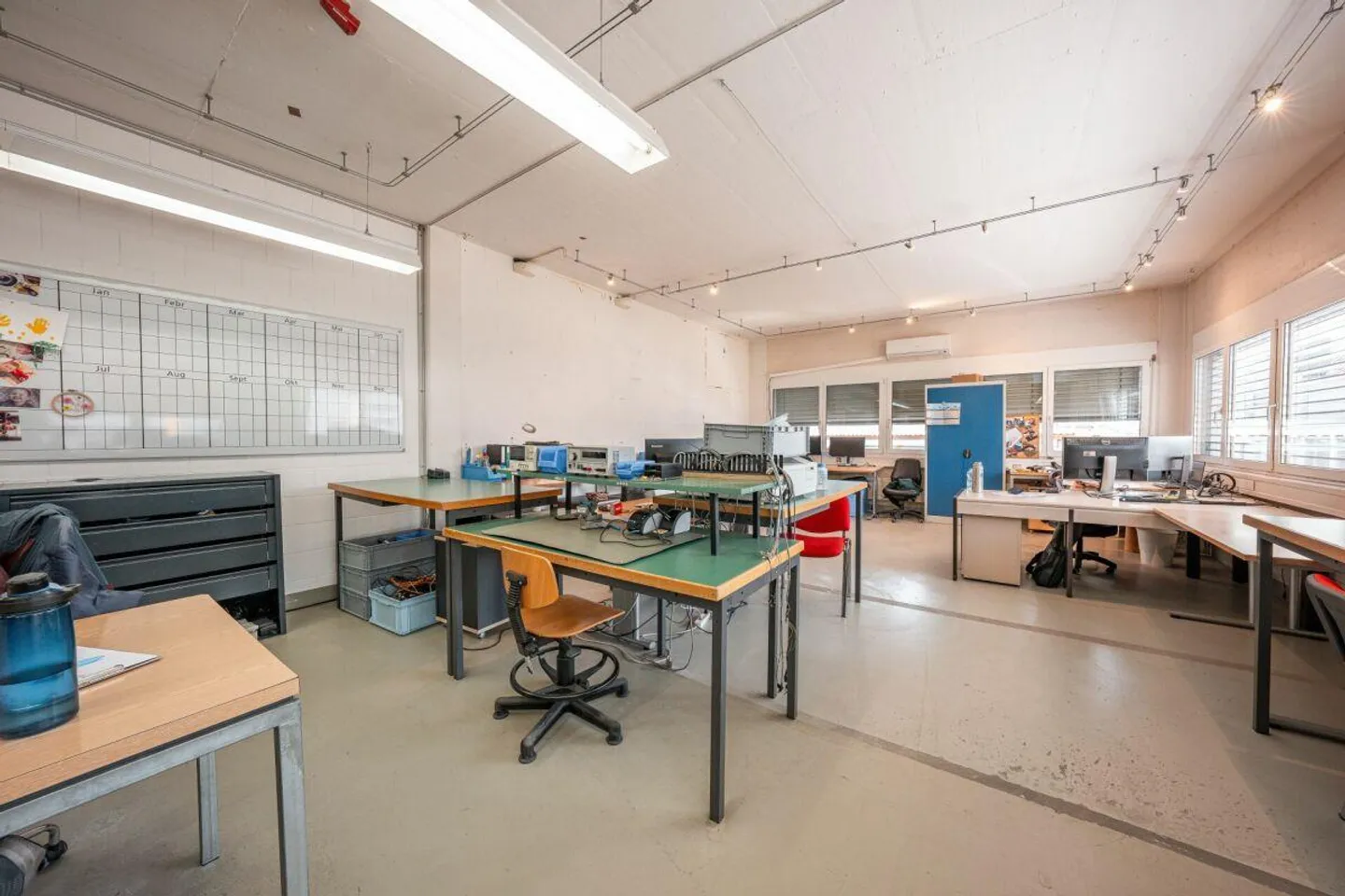 Commercial and Office Spaces in Optimal Location with Showroom - Photo 17 of 20