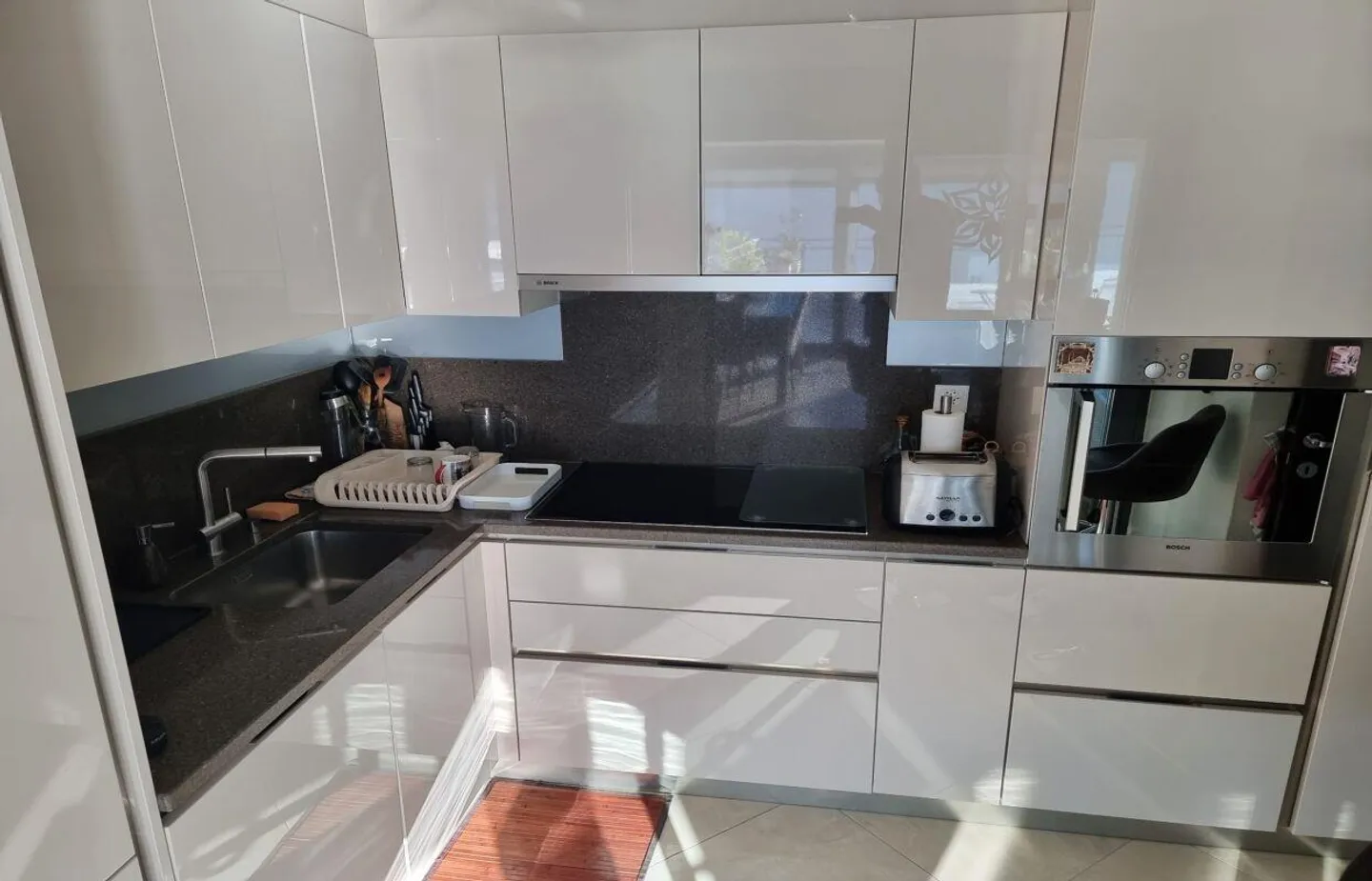 4½-Zimmer-Wohnung mit beheizter Veranda, Pool und schönen Ausblicken - Foto 5 von 9