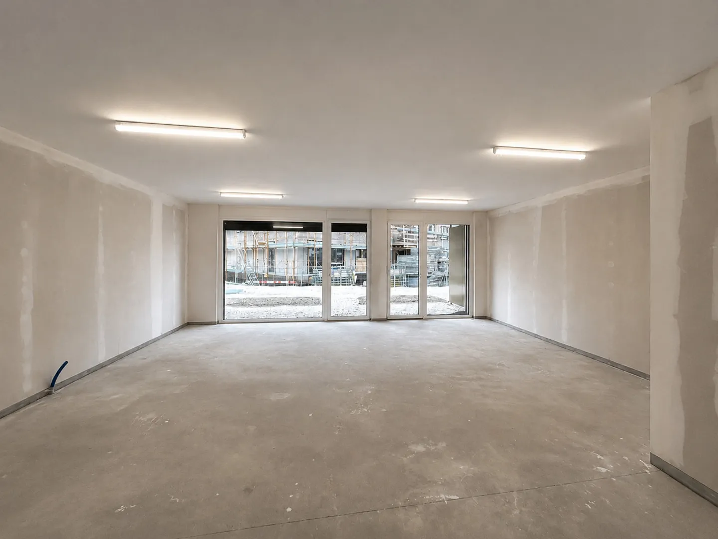 Offices with shop windows in the heart of a new, attractive district - Photo 3 of 7