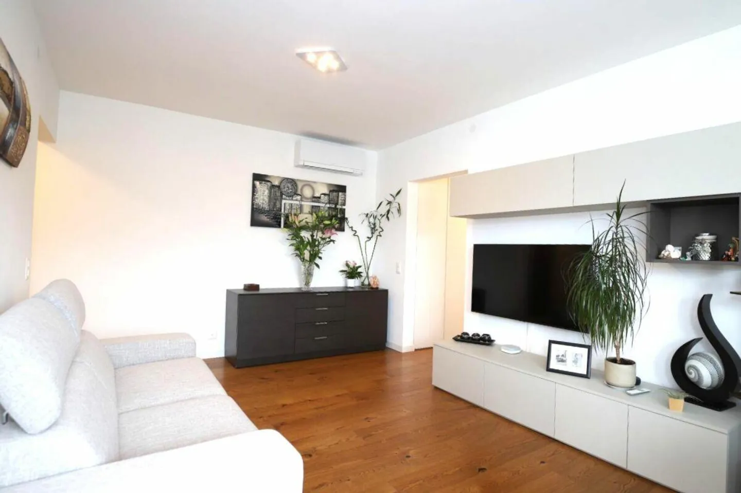 Schöne Wohnung mit Seeblick - Foto 2 von 6