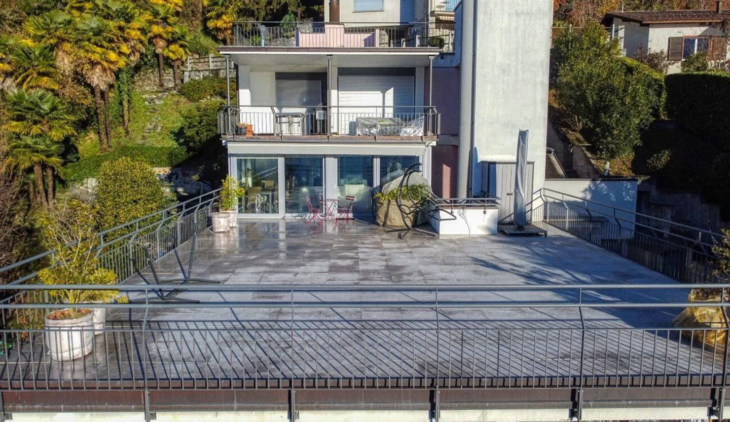 4½-Zimmer-Wohnung mit beheizter Veranda, Pool und schönen Ausblicken - Foto 9 von 9