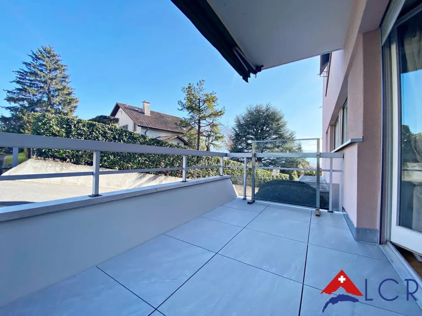 Splendido appartamento arredato di 5 stanze con vista lago - Foto 9 di 13