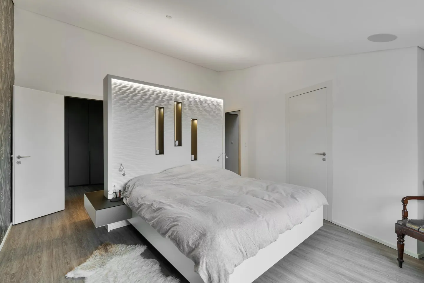 Propriété moderne avec piscine et vue dégagée sur le lac - Photo 6 sur 9