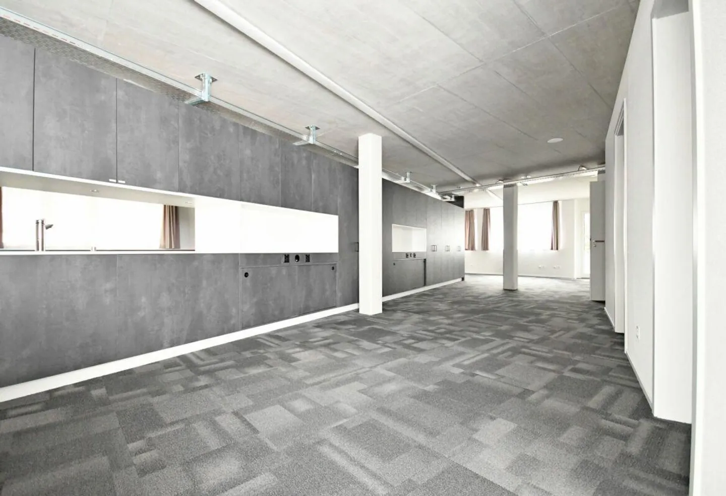 Service/Office Space in a Good Traffic Location - Photo 4 of 20