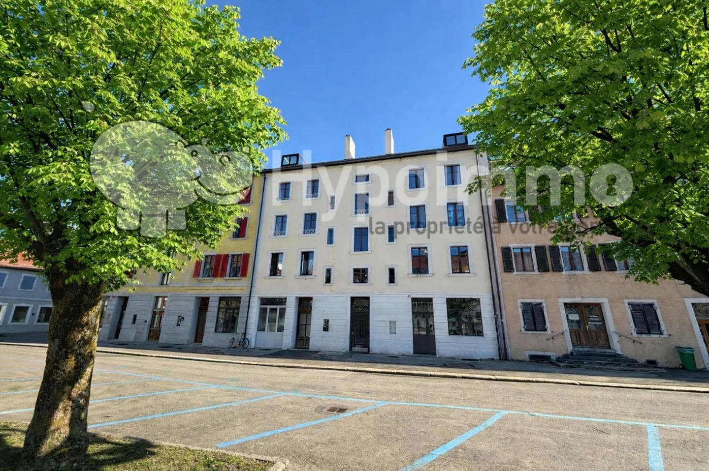 Mixed-use building - Photo 1 of 13