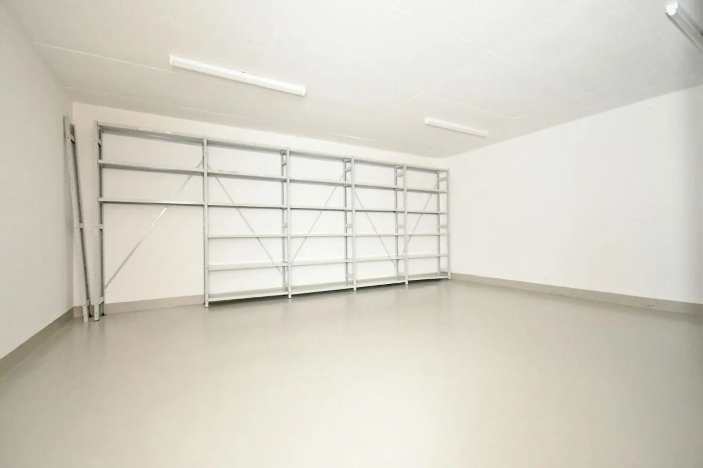 Service/Office Space in a Good Traffic Location - Photo 13 of 20