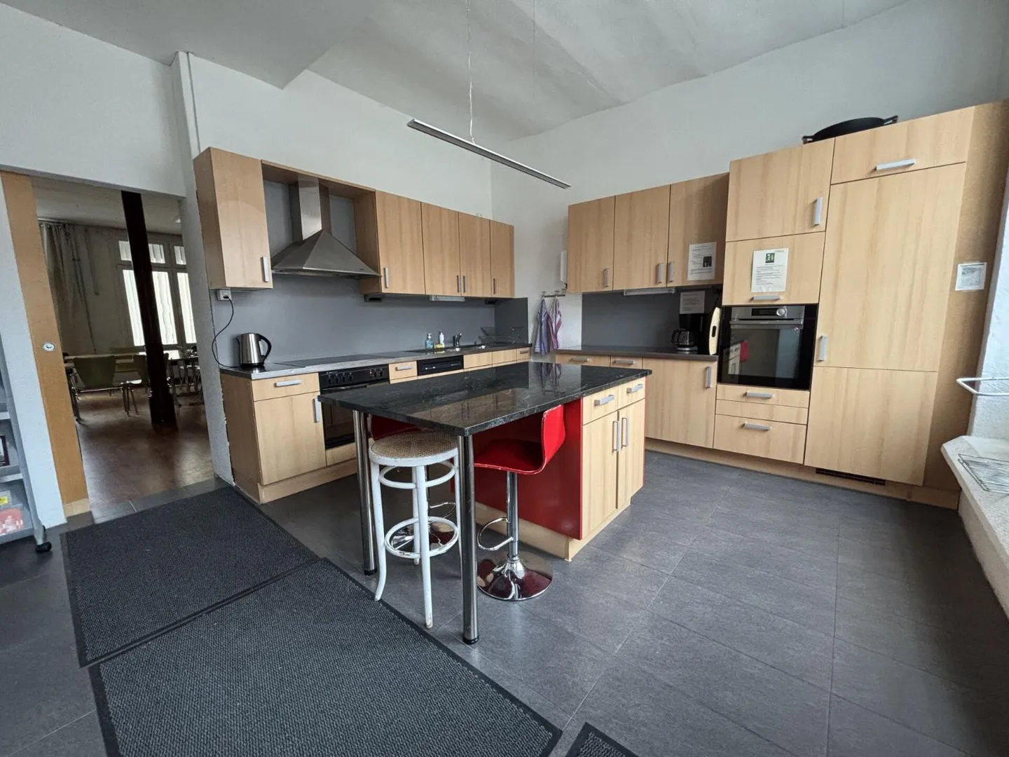 Mixed-use building - Photo 2 of 13