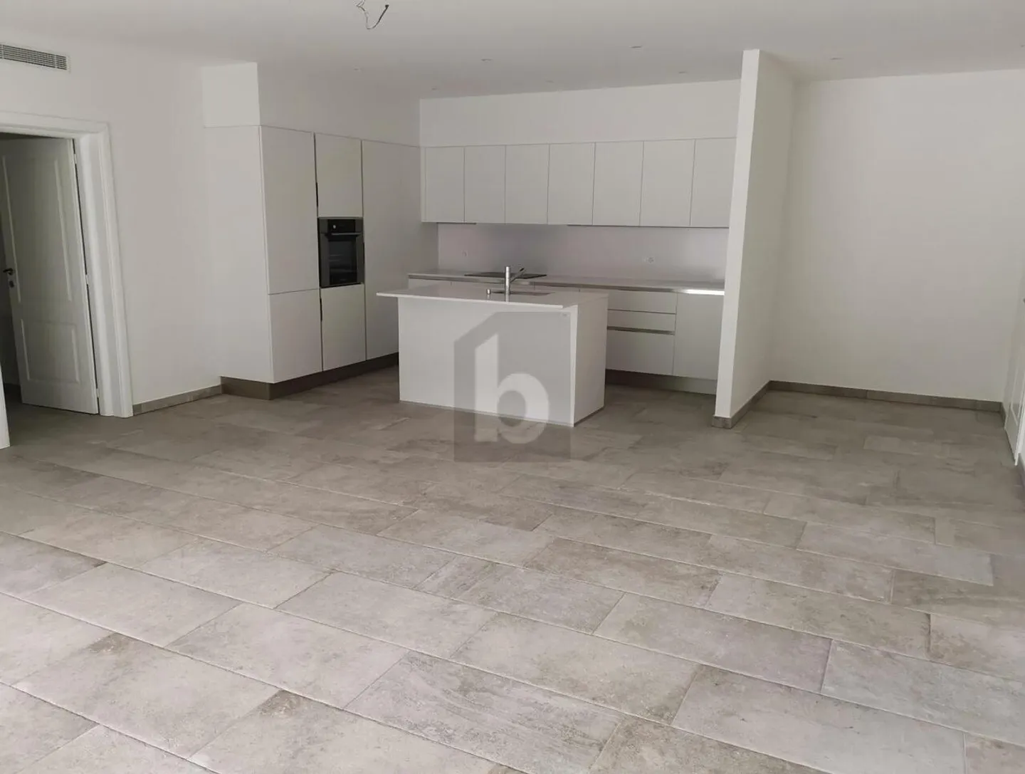 MODERNO, SPAZIOSO E SOLEGGIATA CON VISTA - Foto 4 di 6