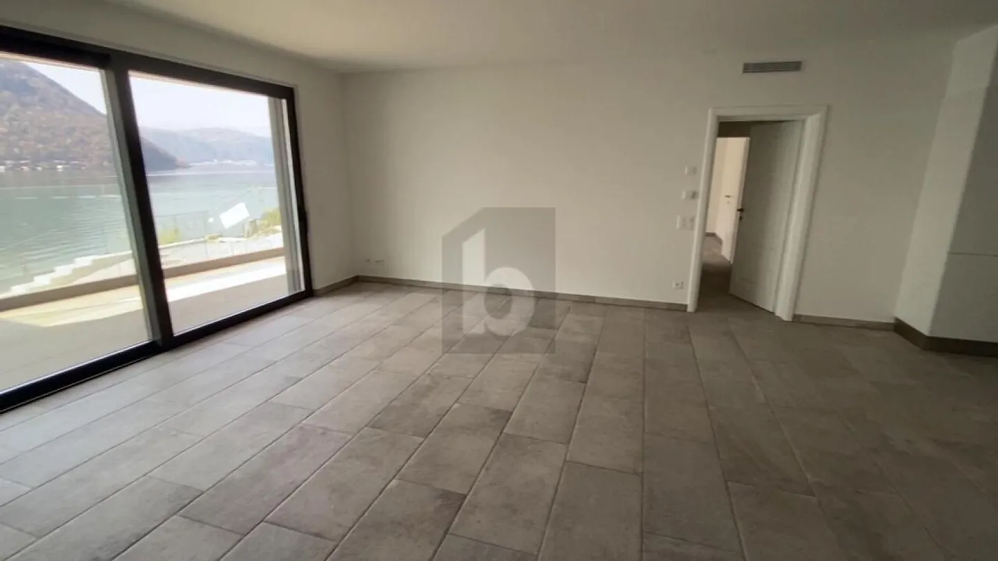 MODERNO, SPAZIOSO E SOLEGGIATA CON VISTA - Foto 5 di 6