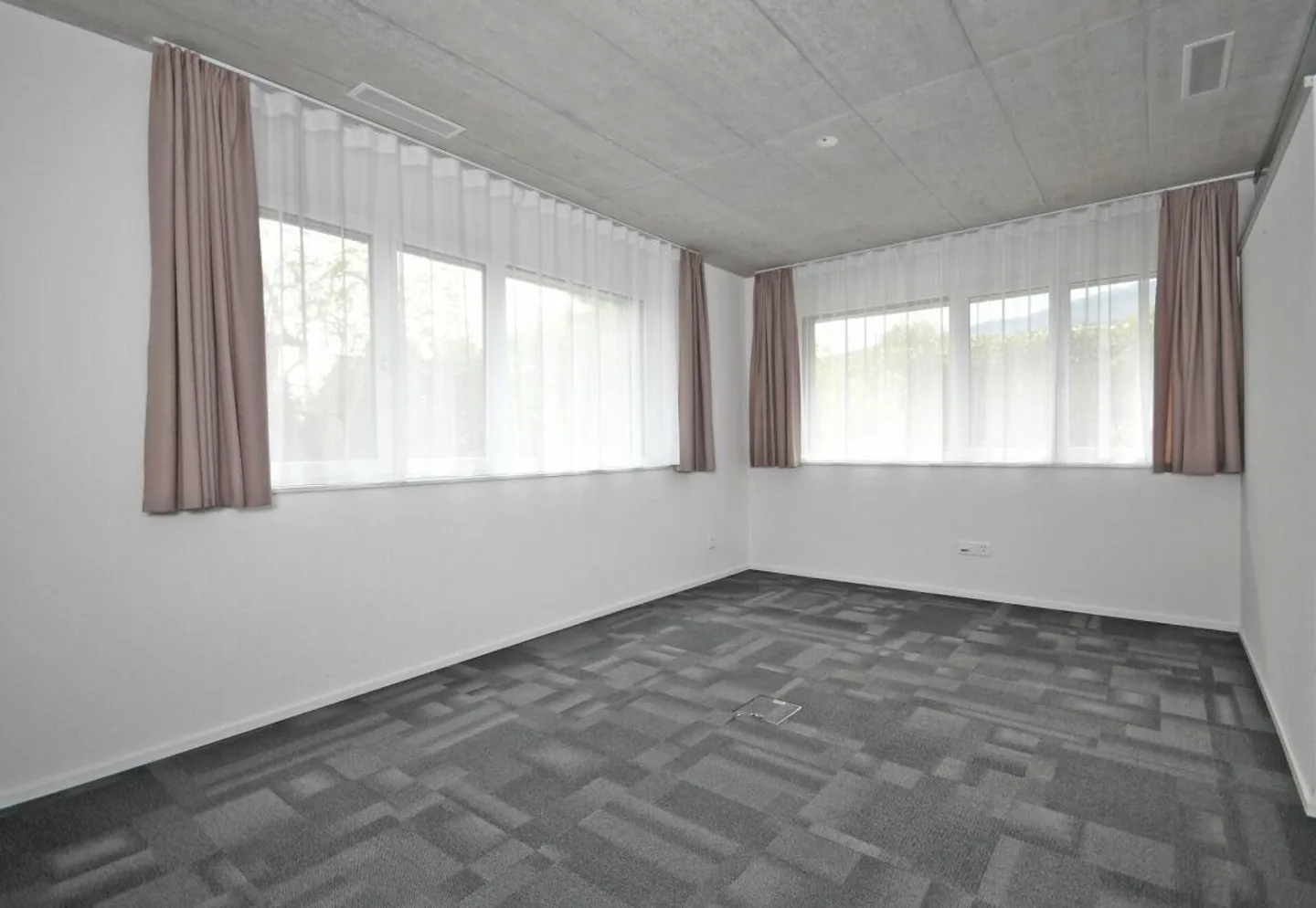 Service/Office Space in a Good Traffic Location - Photo 9 of 20