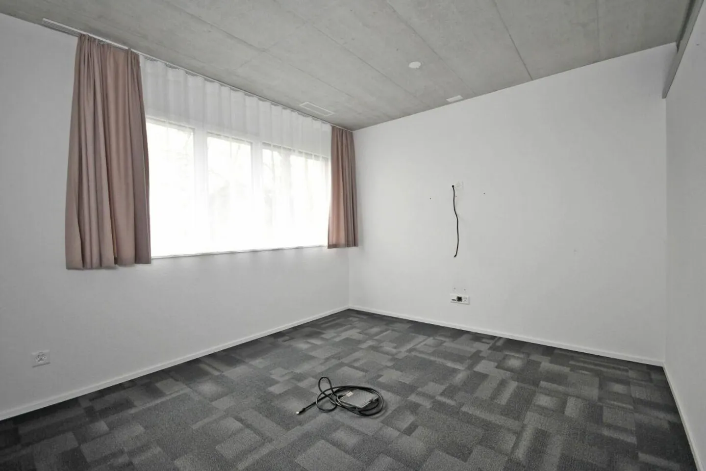 Service/Office Space in a Good Traffic Location - Photo 10 of 20