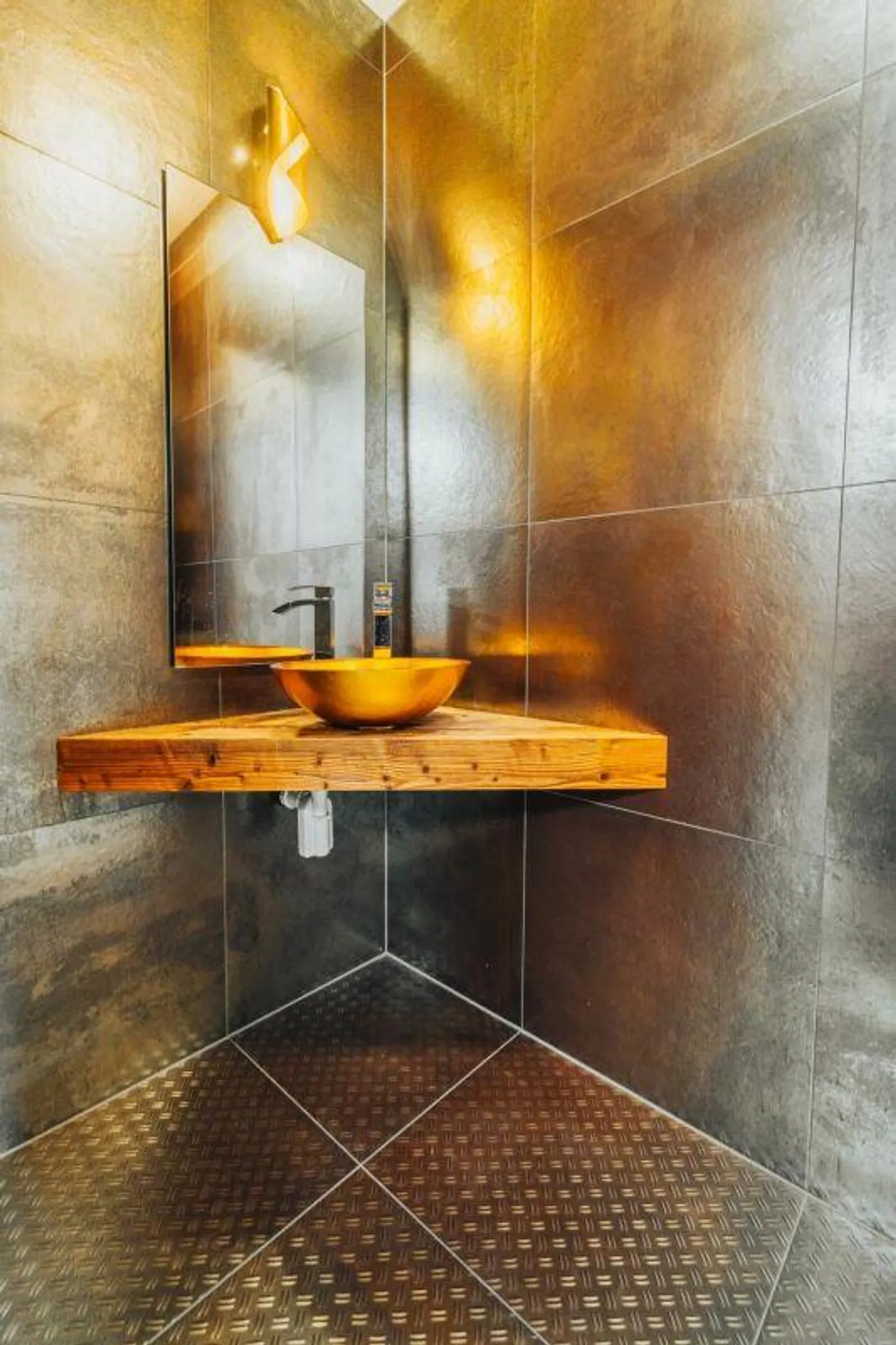 Service/Office Space in a Good Traffic Location - Photo 12 of 20