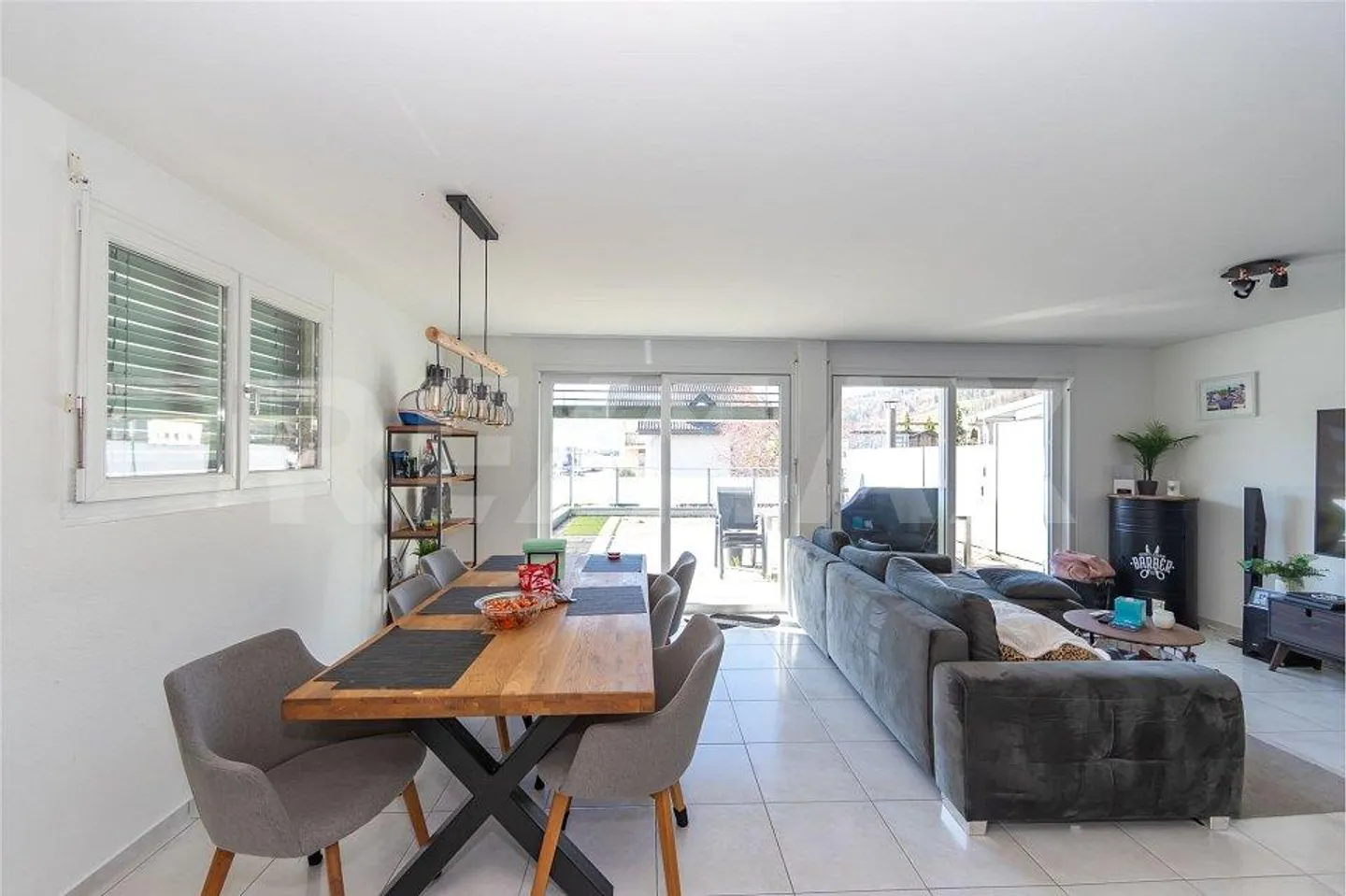 Maison de moitié/Maisonette avec grande terrasse - Photo 2 sur 13