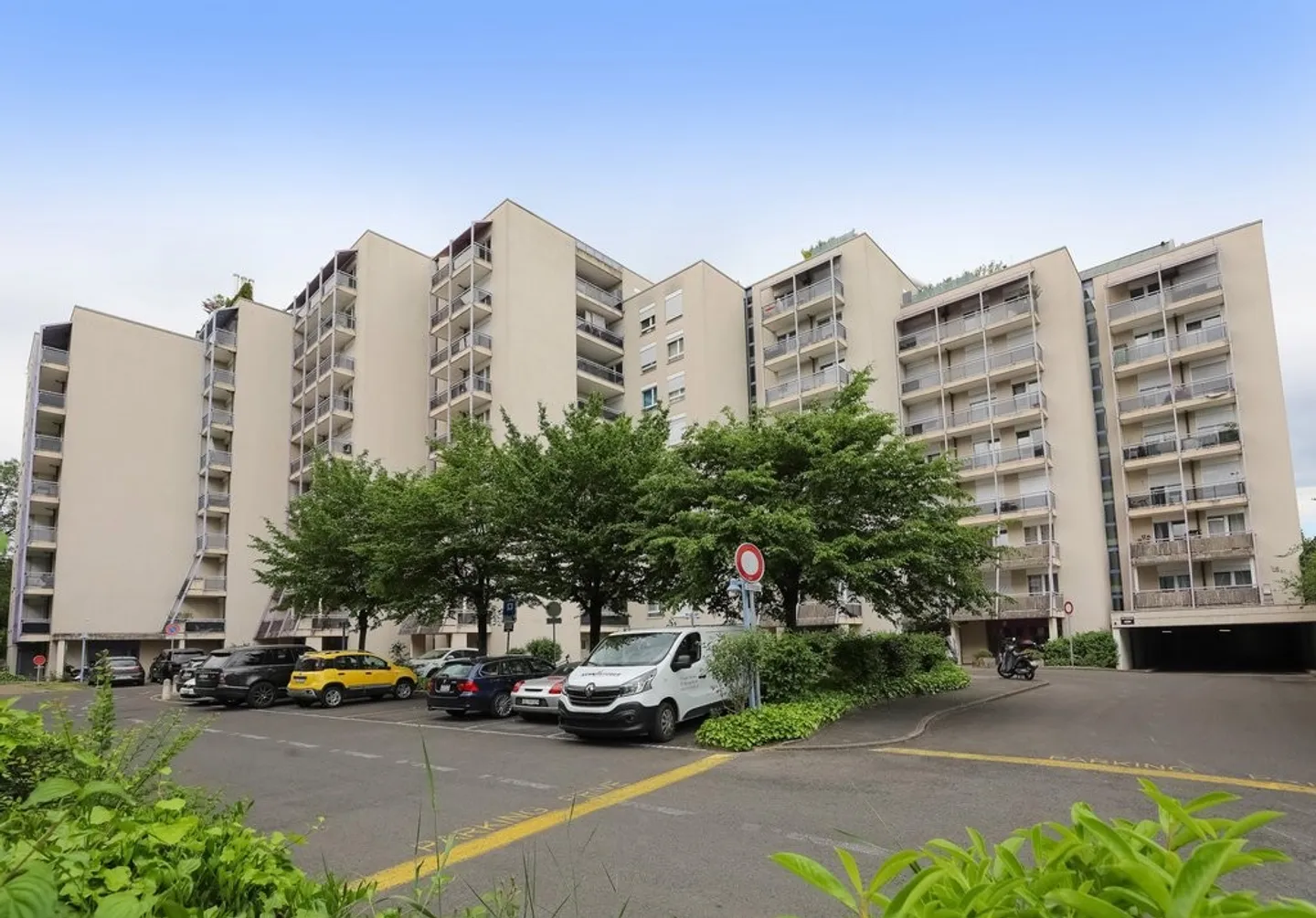 Beautiful apartment with terrace and balcony in the heart of Petit-Lancy - Photo 1 of 8