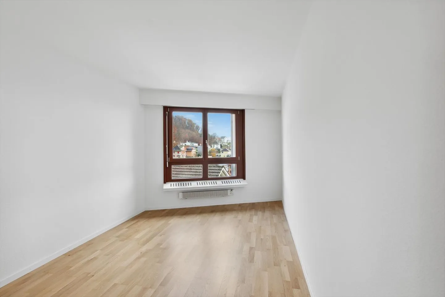 Fully renovated apartment with free deposit - Photo 7 of 9