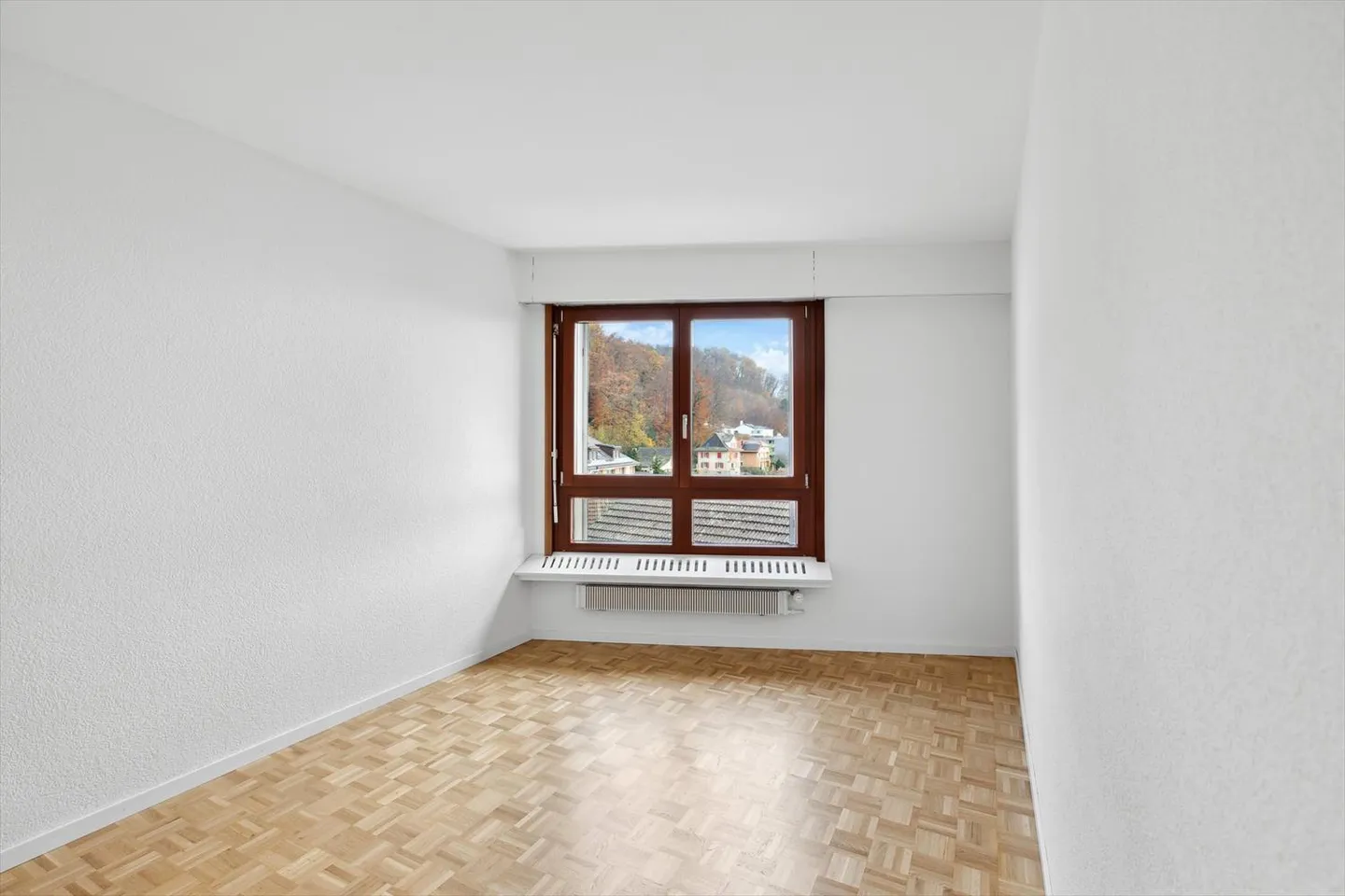 Fully renovated apartment with free deposit - Photo 8 of 9