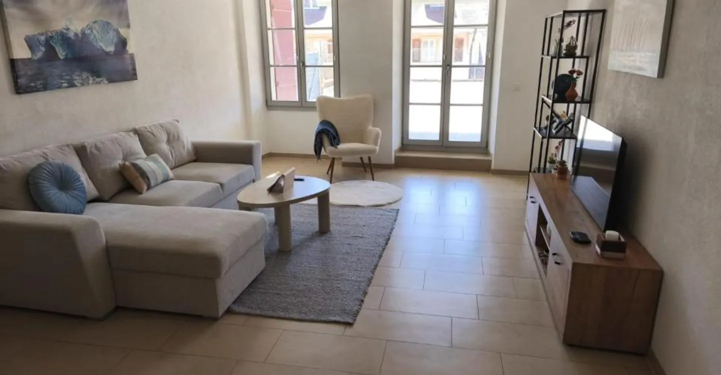 CON UNA GRANDE TERRAZZA, MOLTO BEN POSIZIONATO - Foto 2 di 11