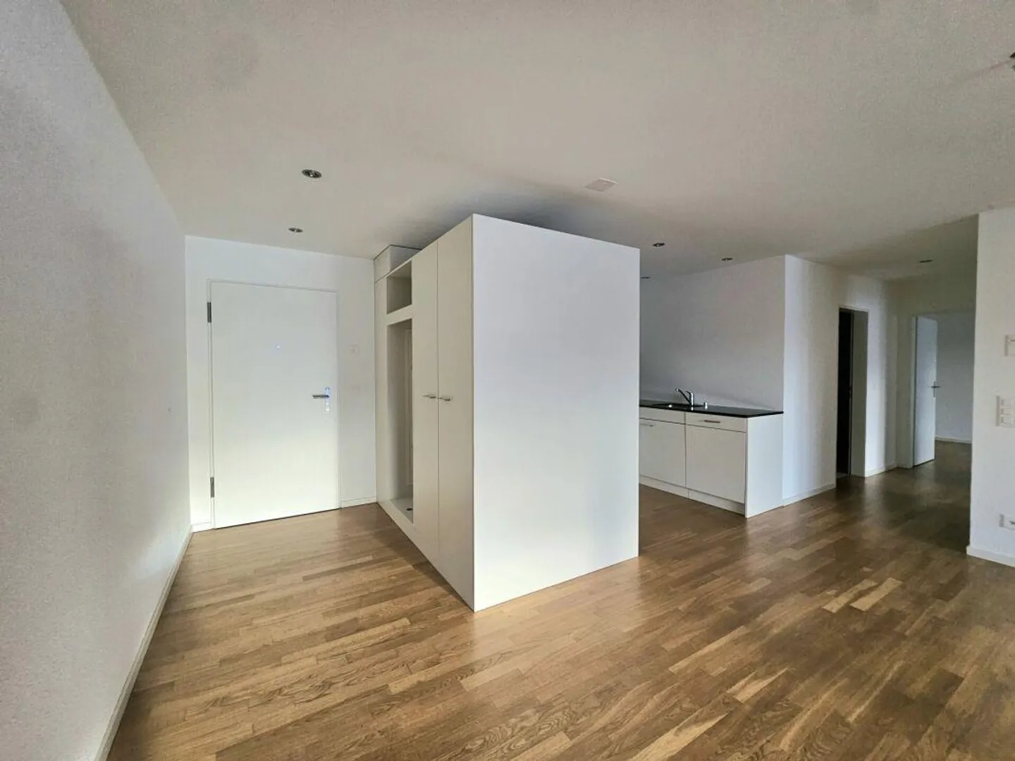 Modern 3.5-Room Apartment - Photo 1 of 8