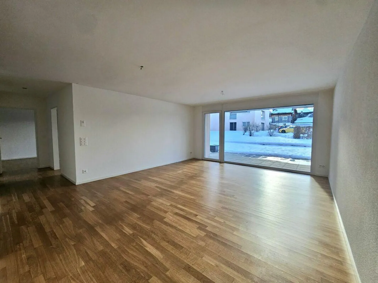 Modern 3.5-Room Apartment - Photo 3 of 8