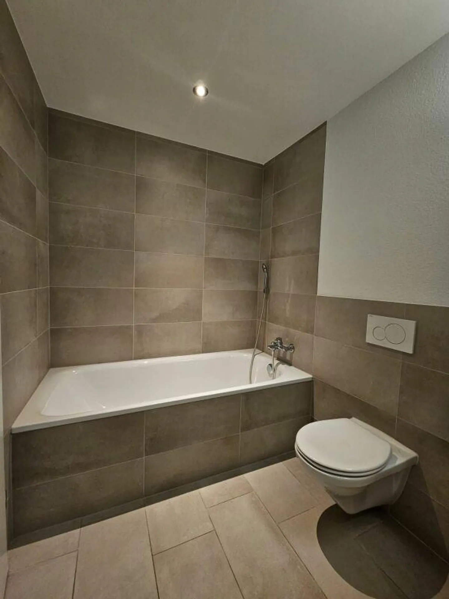 Modern 3.5-Room Apartment - Photo 4 of 8