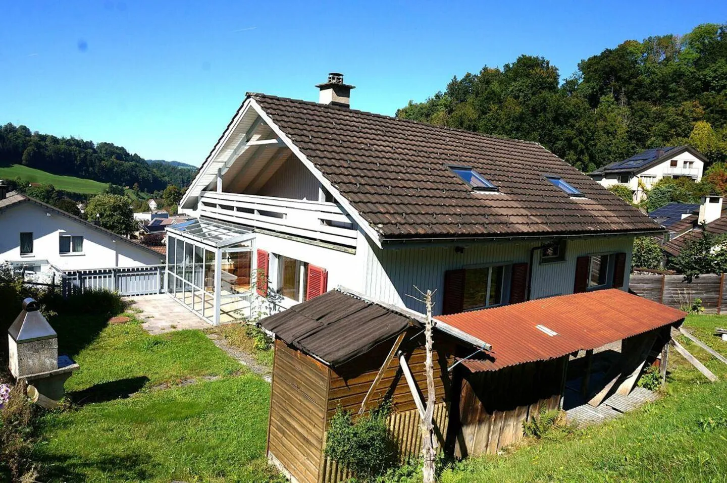 Casa unifamiliare di 6 stanze con giardino d'inverno, garage singolo e grande giardino - Foto 2 di 13
