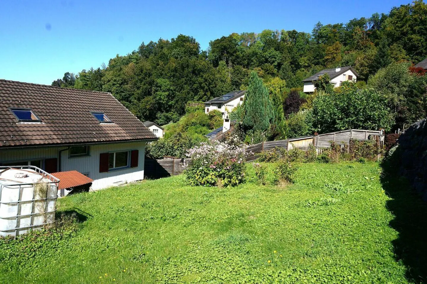 Casa unifamiliare di 6 stanze con giardino d'inverno, garage singolo e grande giardino - Foto 3 di 13