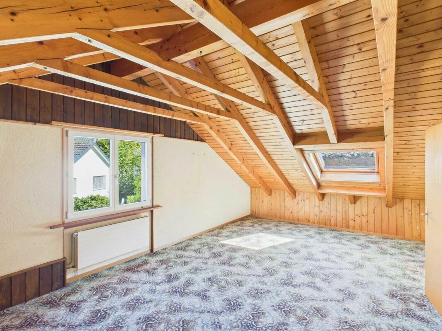 Casa unifamiliare di 6 stanze con giardino d'inverno, garage singolo e grande giardino - Foto 9 di 13