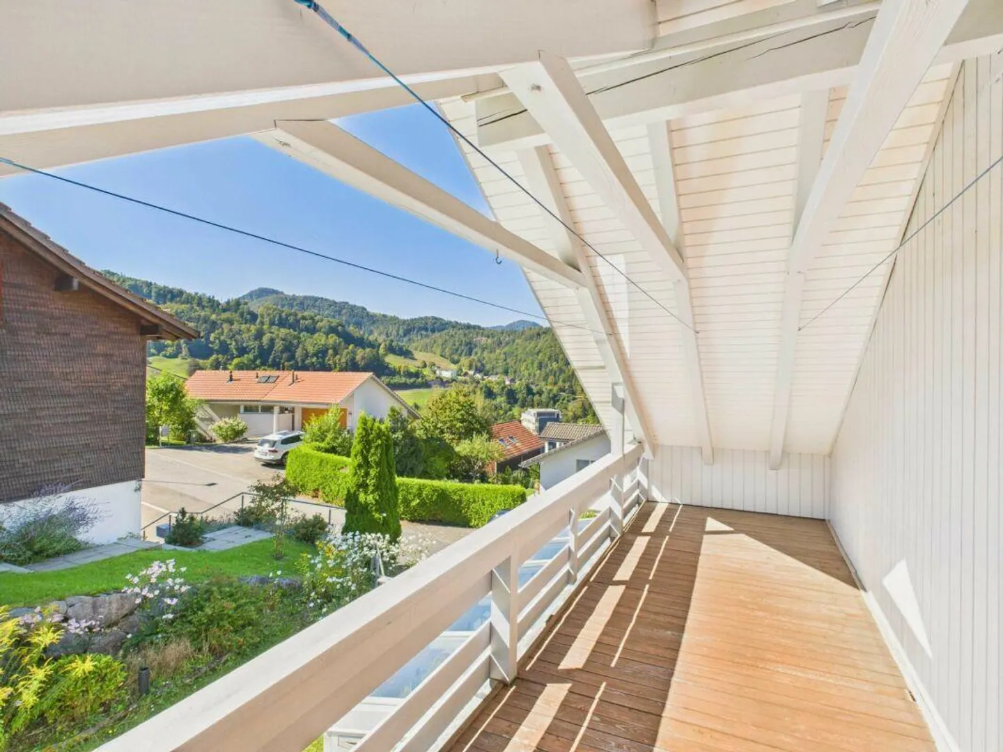 Casa unifamiliare di 6 stanze con giardino d'inverno, garage singolo e grande giardino - Foto 11 di 13