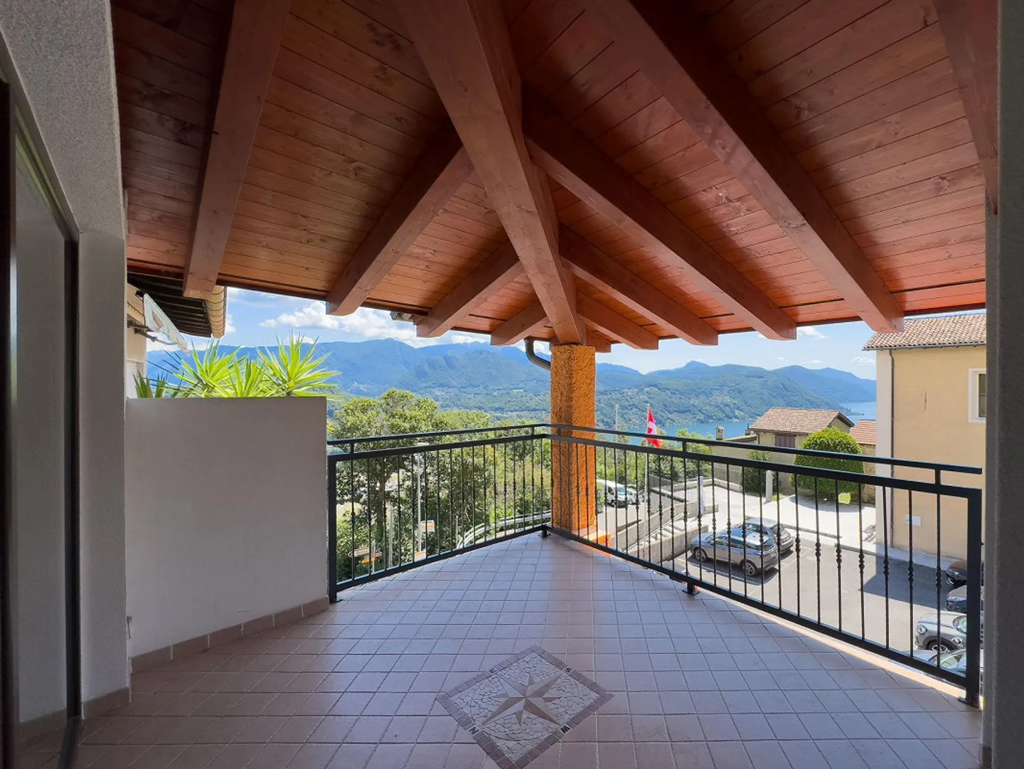 Casa con due appartamenti e vista lago ristrutturata - Foto 4 di 8