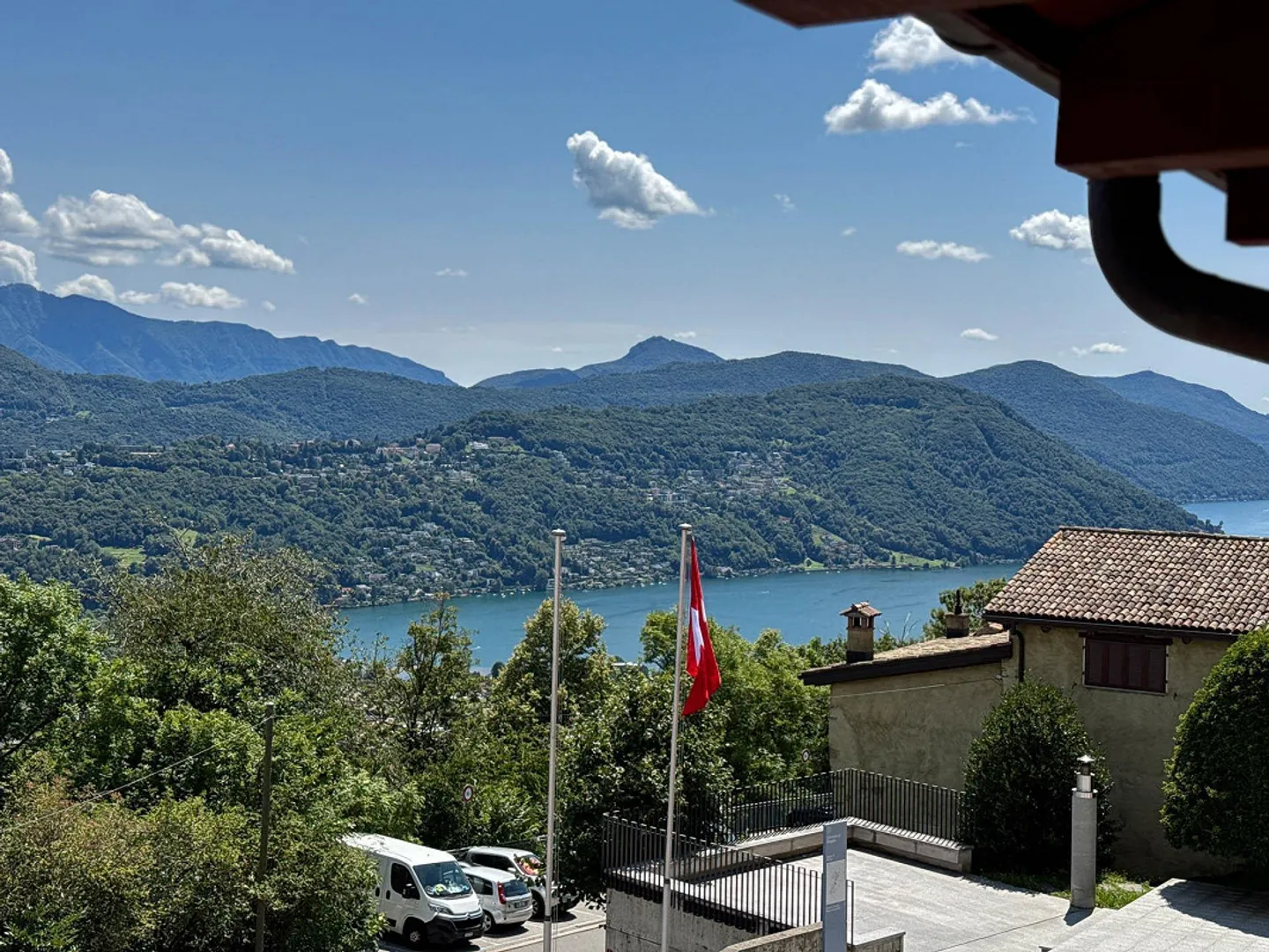 Casa con due appartamenti e vista lago ristrutturata - Foto 6 di 8
