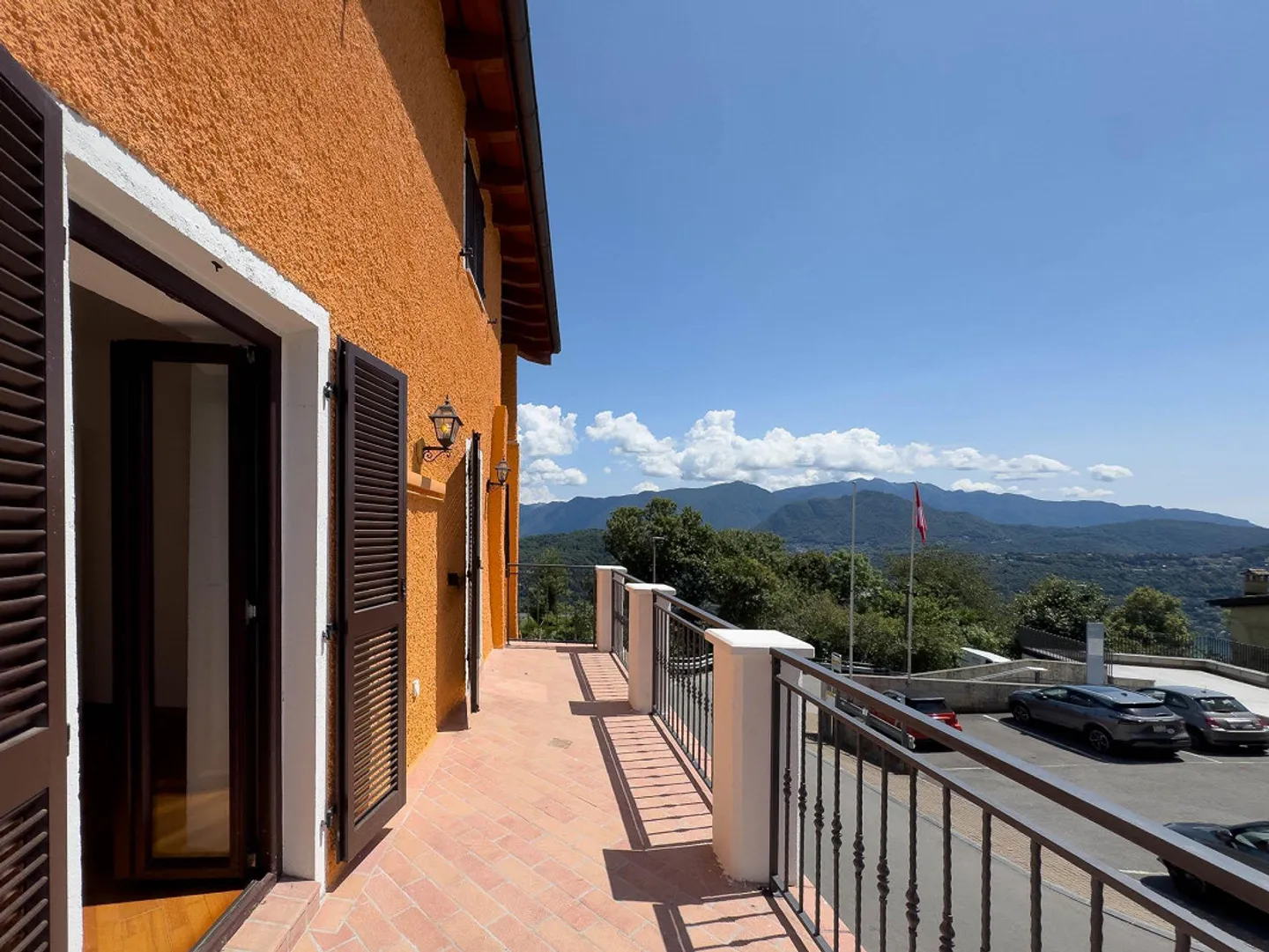 Casa con due appartamenti e vista lago ristrutturata - Foto 5 di 8