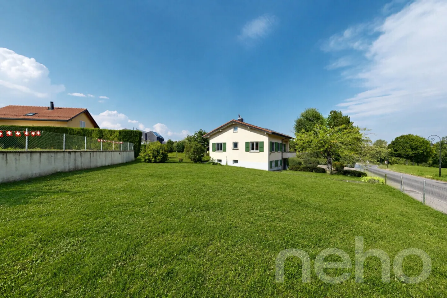 Charming individual villa on a plot of 1,297 m2 - Photo 2 of 12