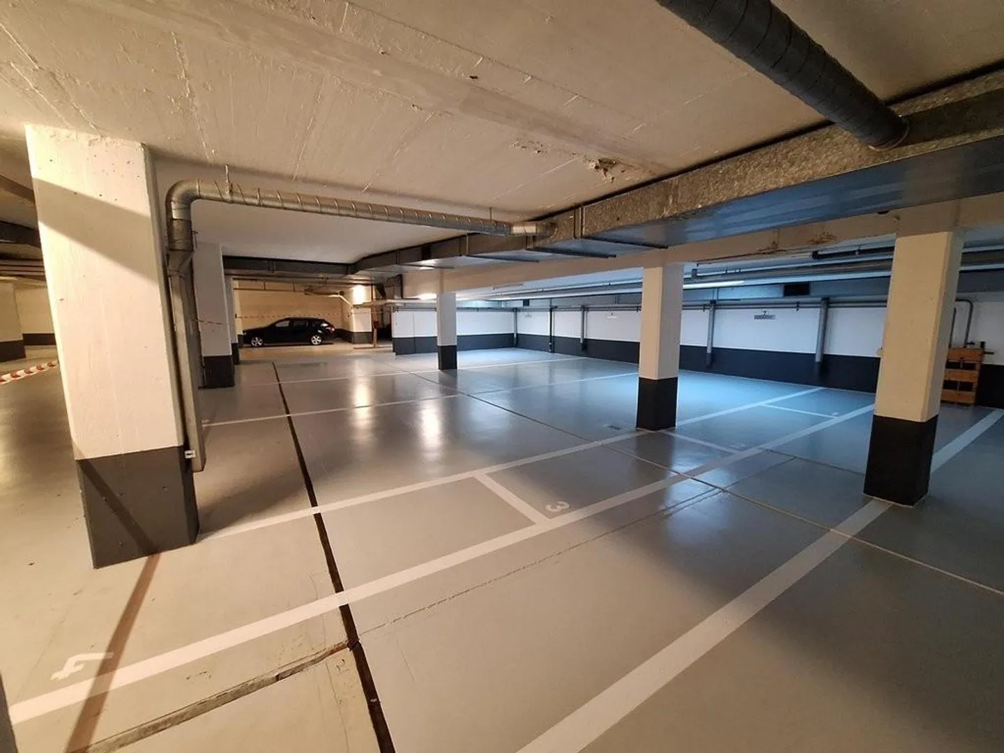 Parking space for motorcycle in the center of Lausanne - Photo 2 of 2