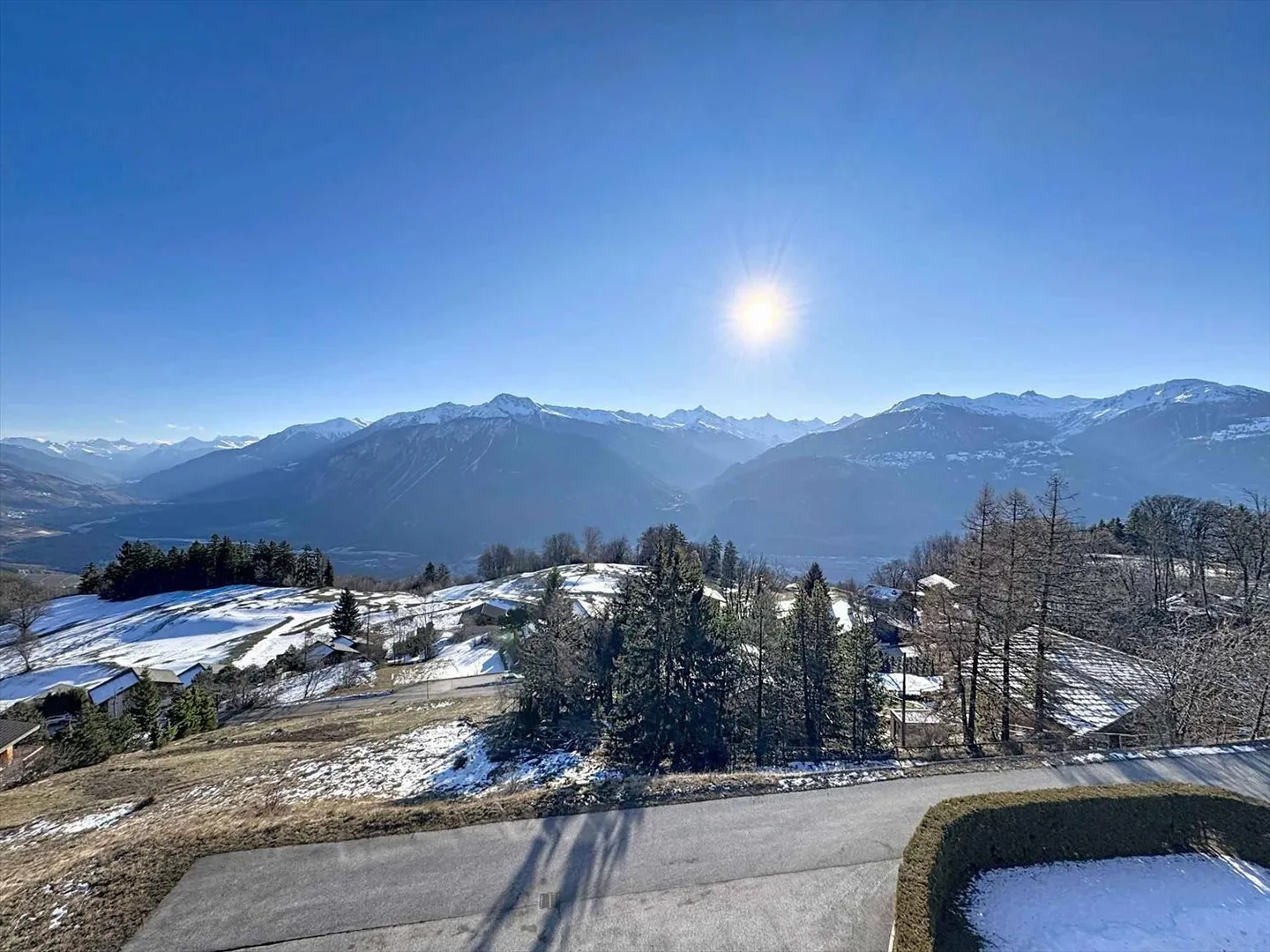 RARE - MAGNIFICENT 5-BEDROOM CHALET WITH PANORAMIC VIEW - Photo 5 of 13