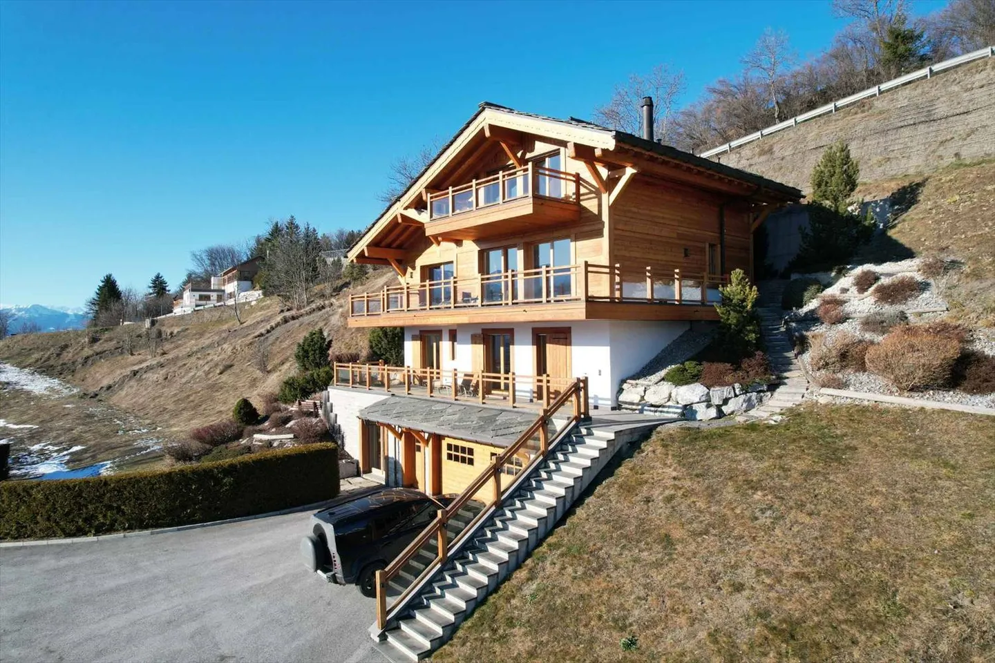 RARE - MAGNIFICENT 5-BEDROOM CHALET WITH PANORAMIC VIEW - Photo 3 of 13