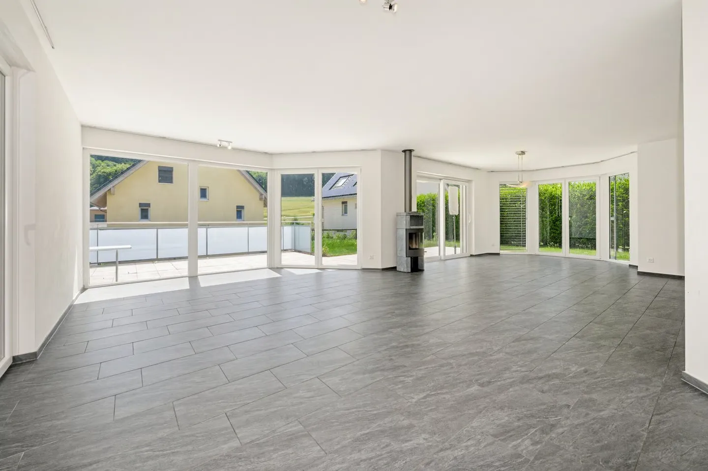 Casa unifamiliare di 5,5 locali a Hüntwangen - Foto 2 di 12