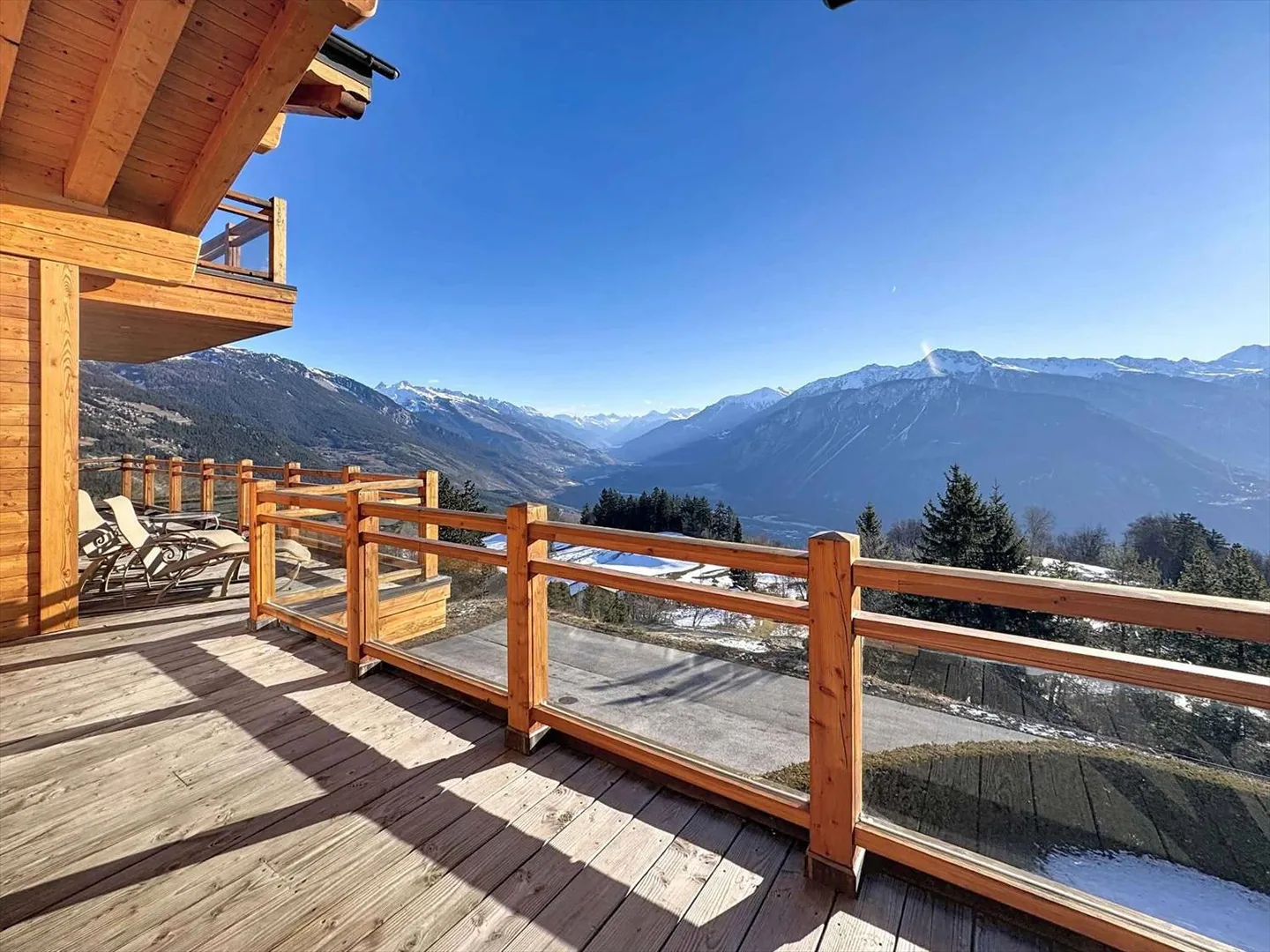 RARE - MAGNIFICENT 5-BEDROOM CHALET WITH PANORAMIC VIEW - Photo 4 of 13
