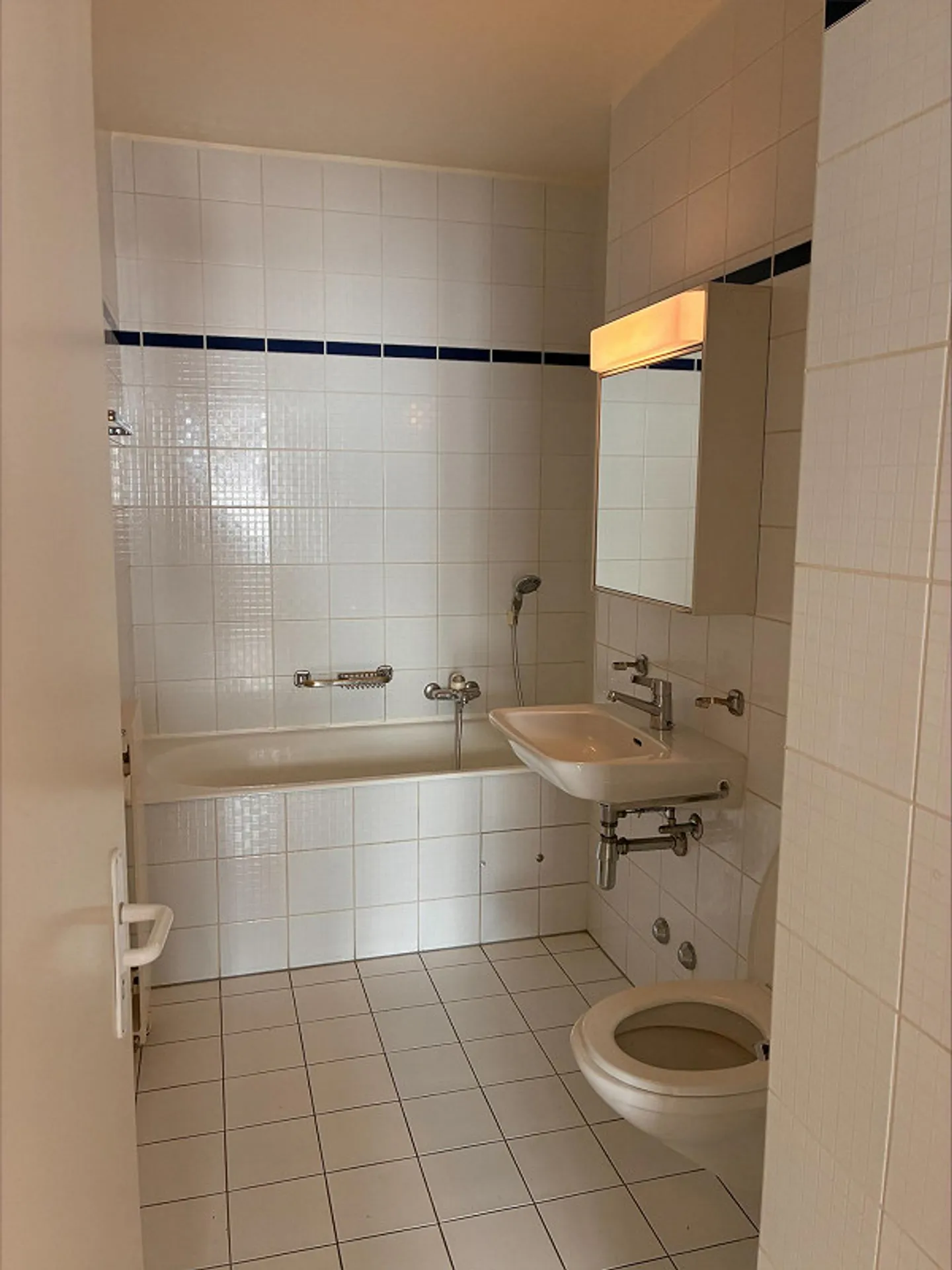 4-room apartment near Cornavin station - Photo 3 of 9