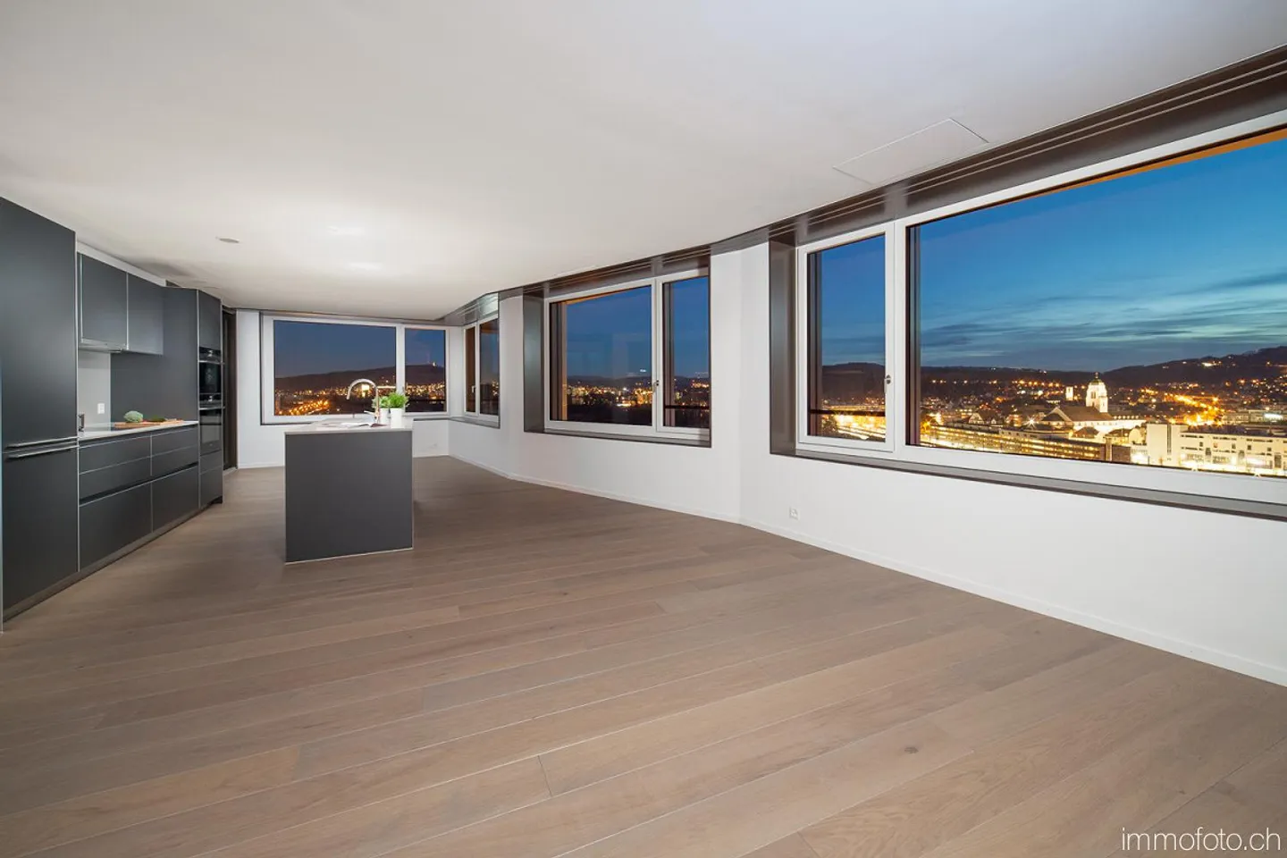 Appartement exclusif de 3,5 pièces avec vue imprenable - Photo 3 sur 13