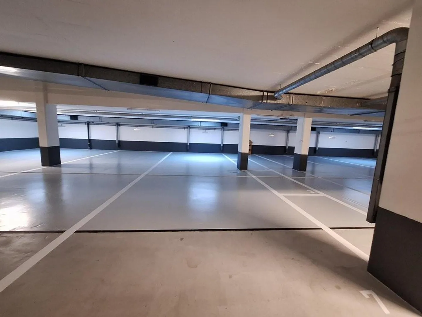 Parking space in the center of Lausanne - Photo 1 of 2