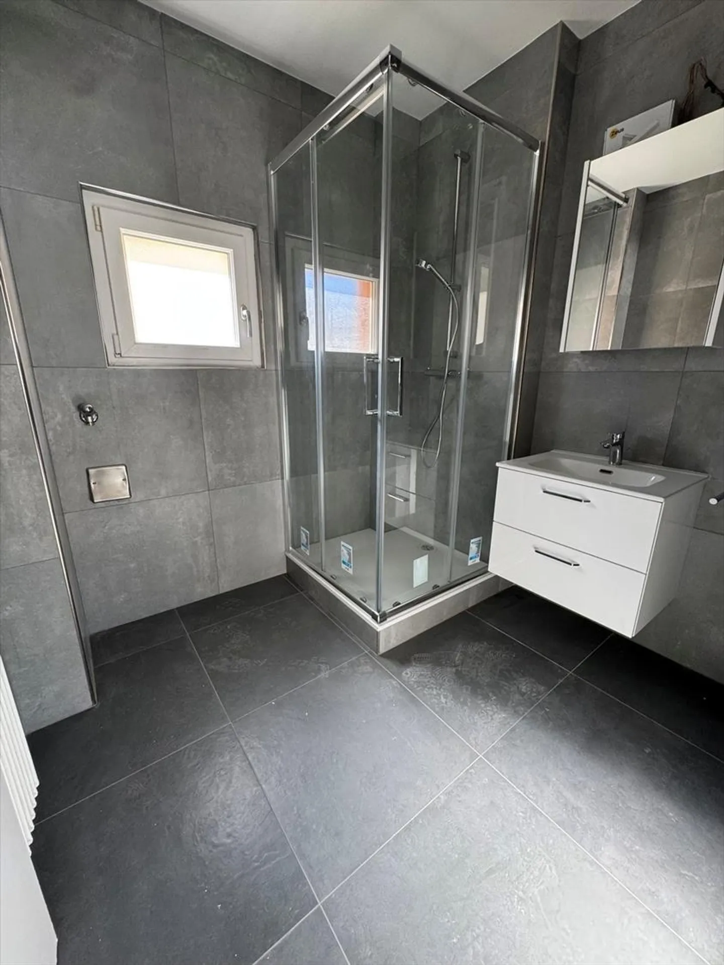 Wohnung mit 3,5 Zimmern, komplett renoviert - Foto 3 di 6