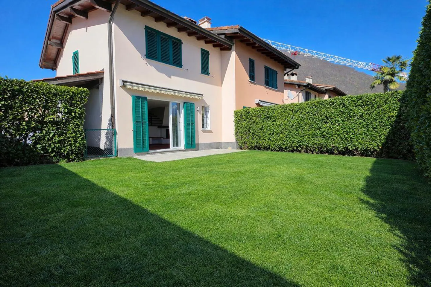 Casa a schiera angolare con giardino - Losone - Foto 1 di 10