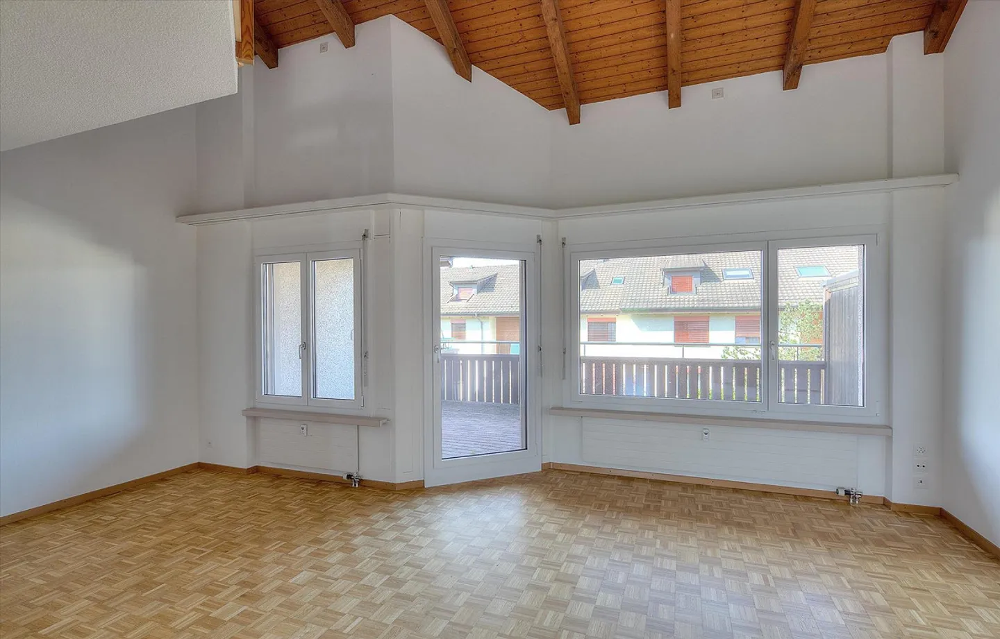 Two-storey, spacious, just what you are looking for? - Photo 5 of 10