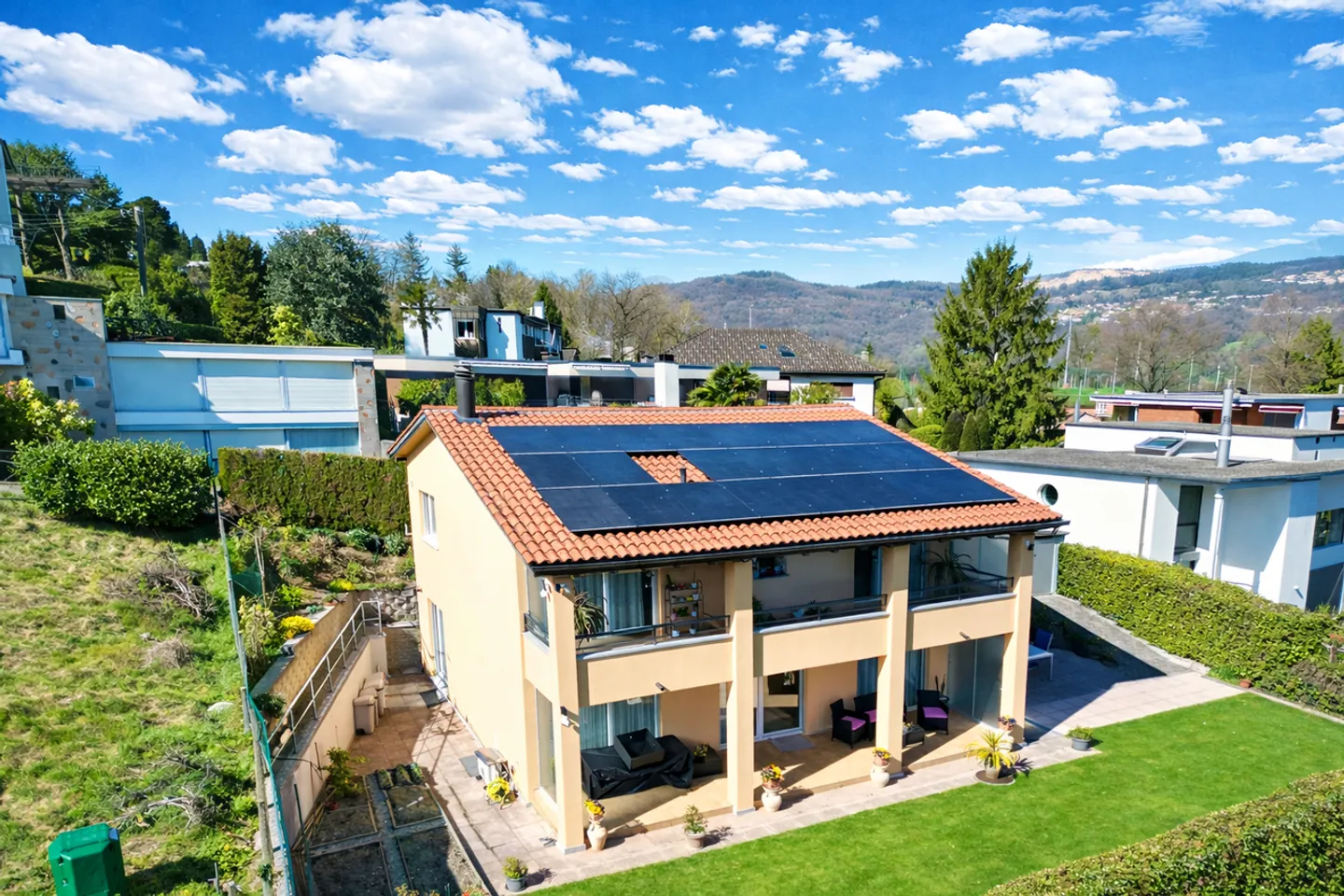 Elegante Villa mit Seeblick - Foto 2 von 27