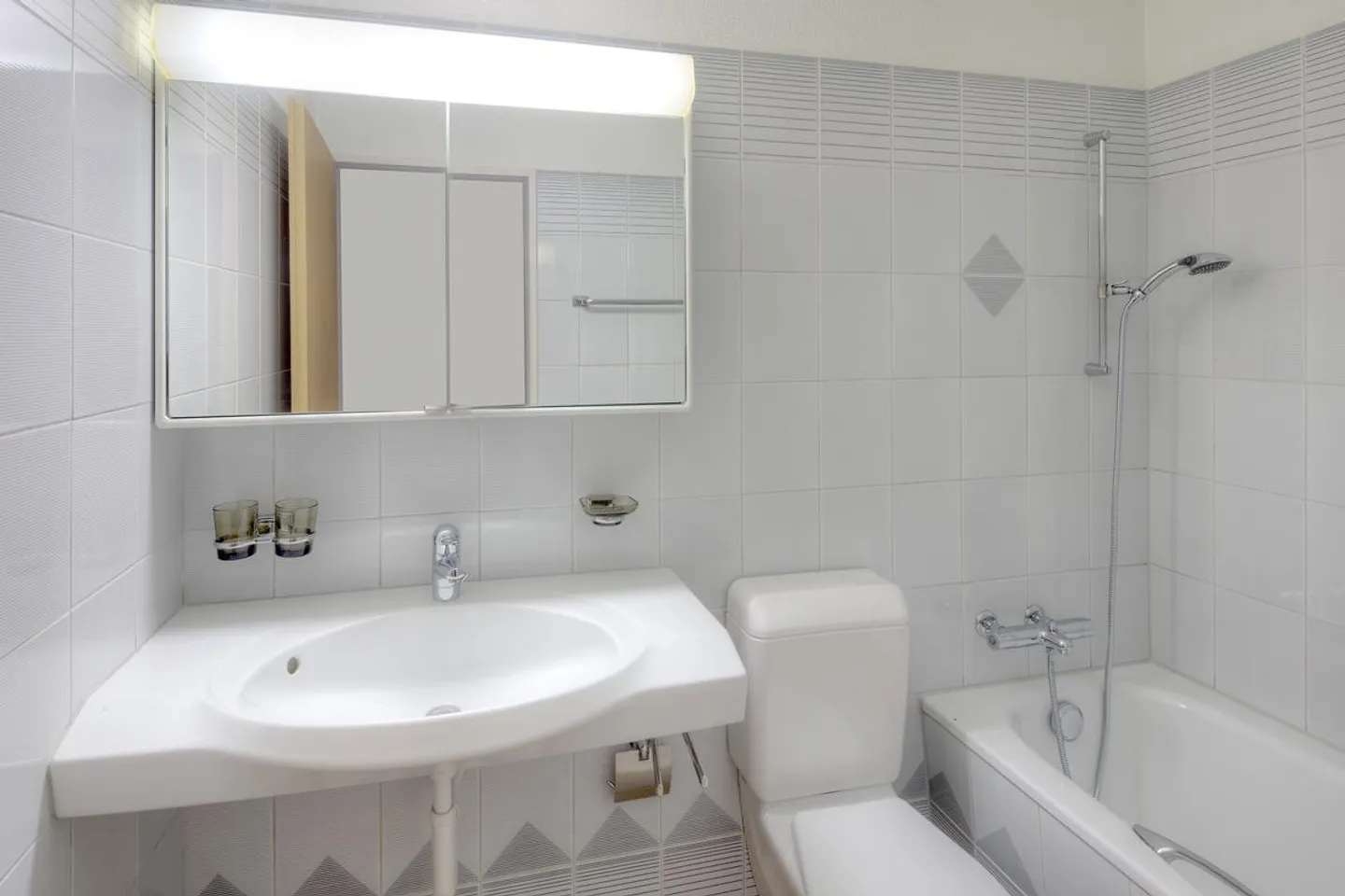 Two-storey, spacious, just what you are looking for? - Photo 8 of 10